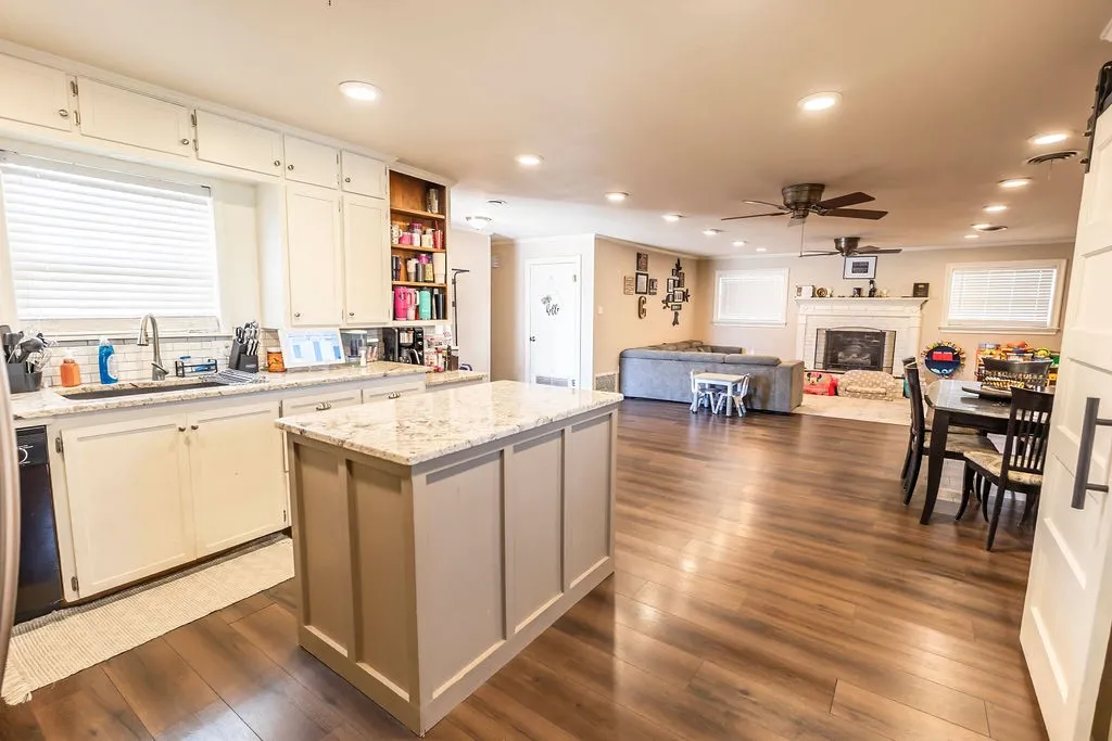 Single Family Residence For Sale in Montague County , 809 E Highway 82, Nocona, Texas 76255, 4 Bedroom, 3 Bathroom, 2 Garage spaces, 2,012 Sqft, built in 1965, mls#21417272, Real Estate Agent in Nocona, Homes For Sale in Montague county, Homes For Sale in Nocona, Realtor in Nocona Texas, Real Estate Brokerage Independent Realty Texas, Luminita Cordes Realtor