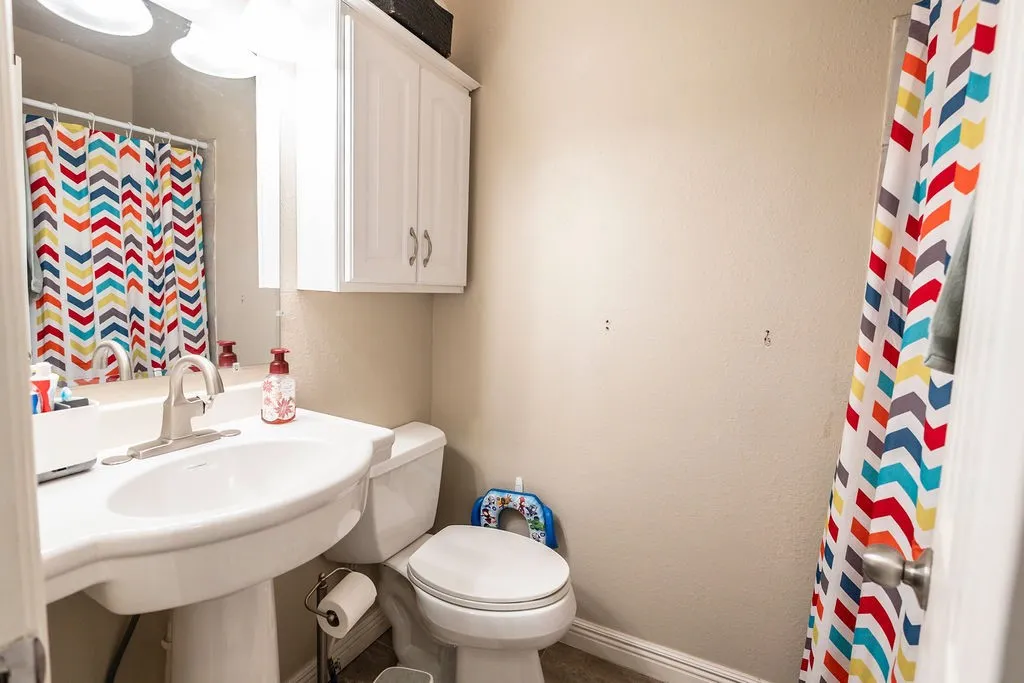 Single Family Residence For Sale in Montague County , 809 E Highway 82, Nocona, Texas 76255, 4 Bedroom, 3 Bathroom, 2 Garage spaces, 2,012 Sqft, built in 1965, mls#21417272, Real Estate Agent in Nocona, Homes For Sale in Montague county, Homes For Sale in Nocona, Realtor in Nocona Texas, Real Estate Brokerage Independent Realty Texas, Luminita Cordes Realtor