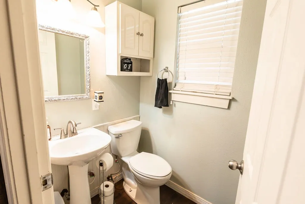 Single Family Residence For Sale in Montague County , 809 E Highway 82, Nocona, Texas 76255, 4 Bedroom, 3 Bathroom, 2 Garage spaces, 2,012 Sqft, built in 1965, mls#21417272, Real Estate Agent in Nocona, Homes For Sale in Montague county, Homes For Sale in Nocona, Realtor in Nocona Texas, Real Estate Brokerage Independent Realty Texas, Luminita Cordes Realtor