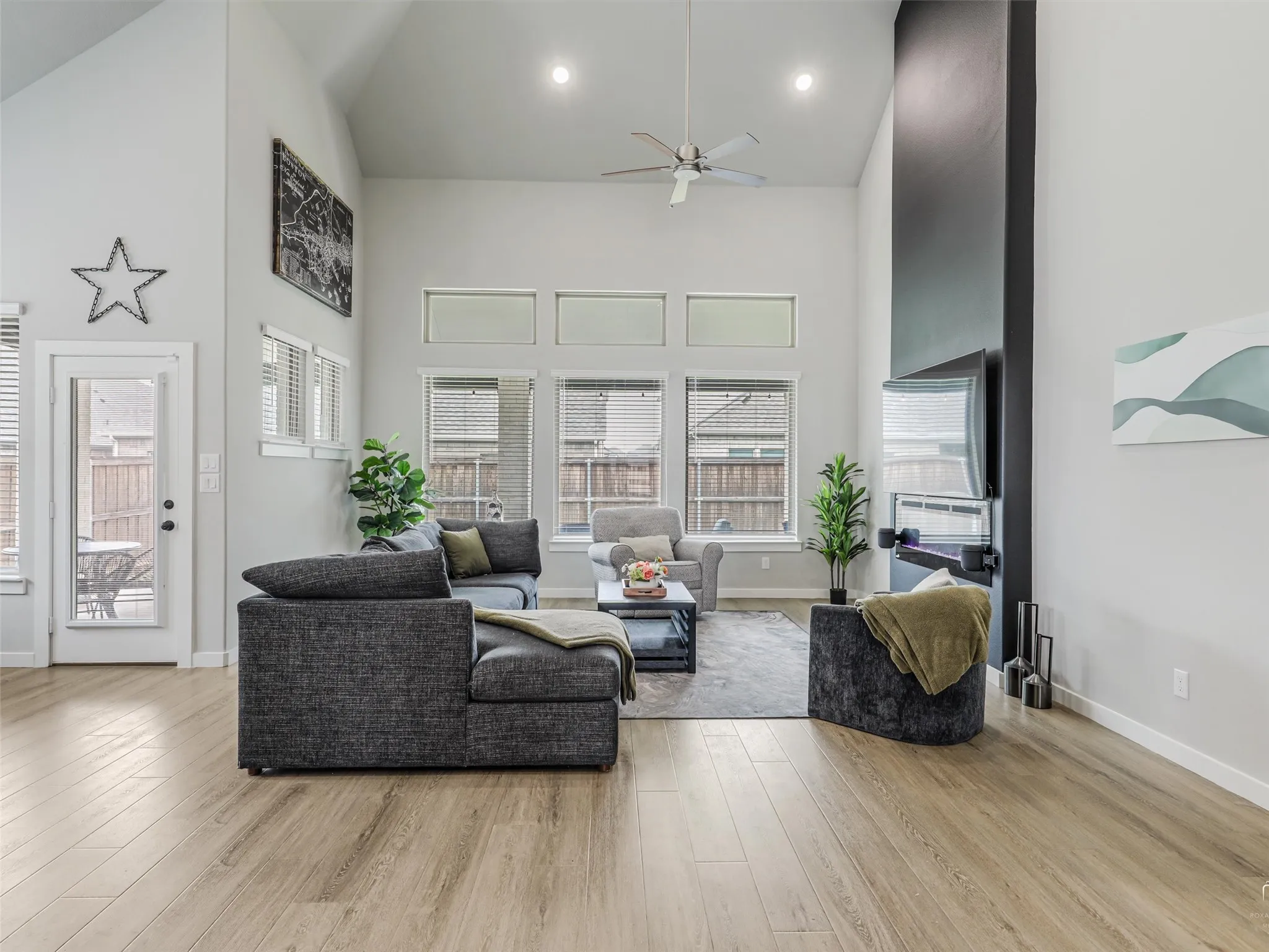 Single Family Residence For Rent in Collin County , 1201 Sweetleaf Street, Melissa, Texas 75454, 6 Bedroom, 4 Bathroom, 2 Garage spaces, 4,255 Sqft, built in 2022, mls#21416851, Real Estate Agent in Melissa, Homes For Rent in Collin county, Homes For Rent in Melissa, Realtor in Melissa Texas, Real Estate Brokerage Independent Realty Texas, Luminita Cordes Realtor