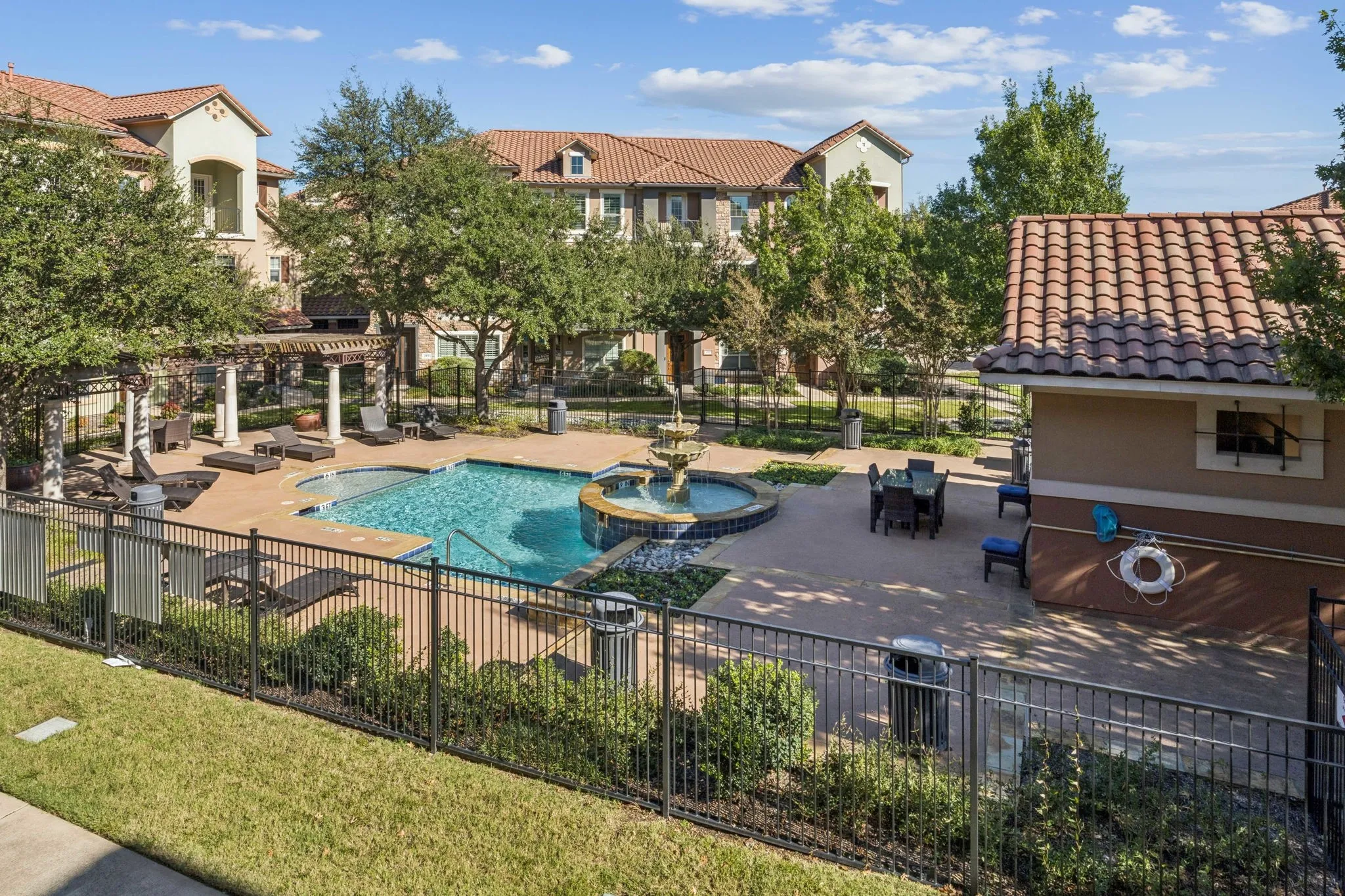 Condominium For Rent in Dallas County , 643 Senda, Irving, Texas 75039, 3 Bedroom, 3 Bathroom, 2 Garage spaces, 2,107 Sqft, built in 2007, mls#21417184, Real Estate Agent in Irving, Homes For Rent in Dallas county, Homes For Rent in Irving, Realtor in Irving Texas, Real Estate Brokerage Independent Realty Texas, Luminita Cordes Realtor
