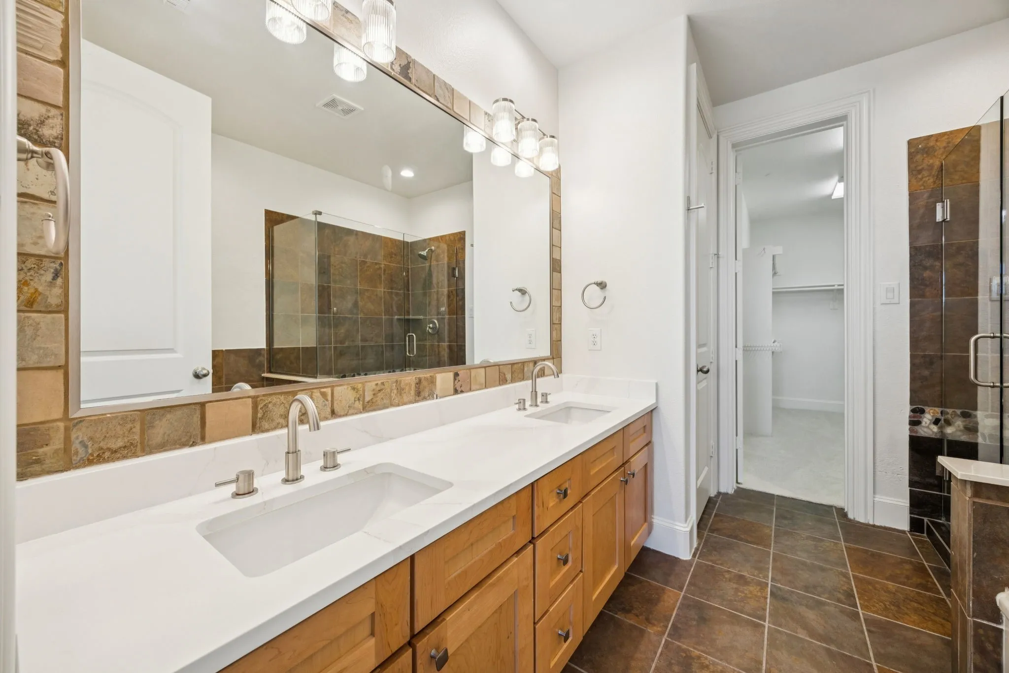 Condominium For Rent in Dallas County , 643 Senda, Irving, Texas 75039, 3 Bedroom, 3 Bathroom, 2 Garage spaces, 2,107 Sqft, built in 2007, mls#21417184, Real Estate Agent in Irving, Homes For Rent in Dallas county, Homes For Rent in Irving, Realtor in Irving Texas, Real Estate Brokerage Independent Realty Texas, Luminita Cordes Realtor