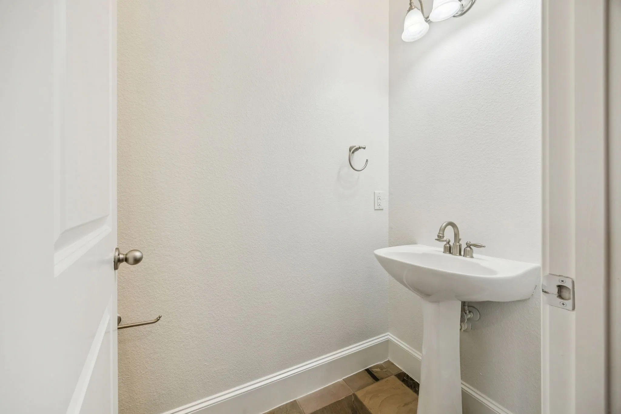 Condominium For Rent in Dallas County , 643 Senda, Irving, Texas 75039, 3 Bedroom, 3 Bathroom, 2 Garage spaces, 2,107 Sqft, built in 2007, mls#21417184, Real Estate Agent in Irving, Homes For Rent in Dallas county, Homes For Rent in Irving, Realtor in Irving Texas, Real Estate Brokerage Independent Realty Texas, Luminita Cordes Realtor