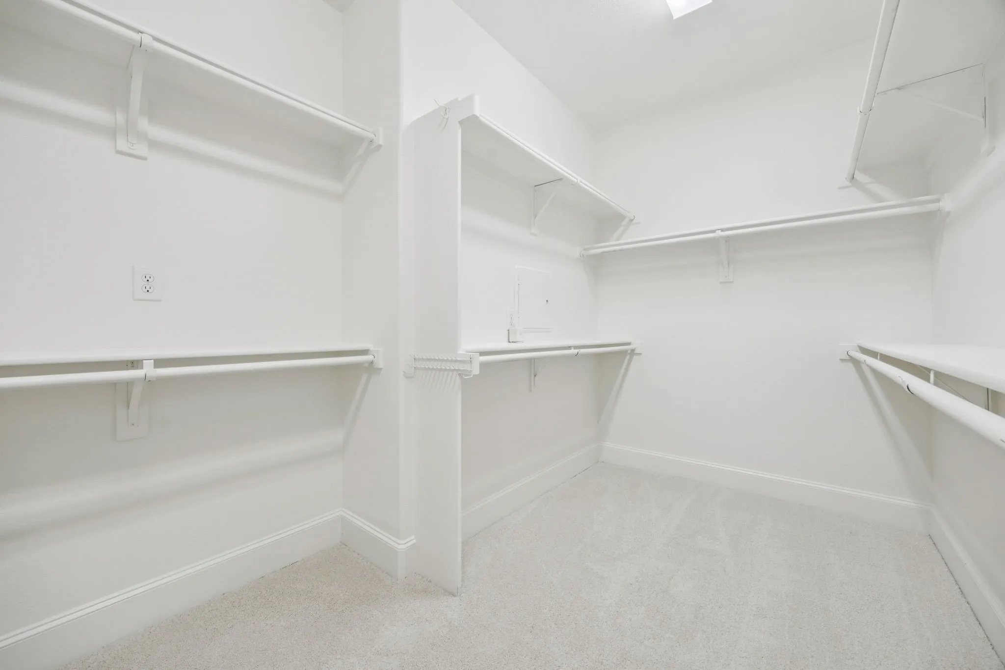Condominium For Rent in Dallas County , 643 Senda, Irving, Texas 75039, 3 Bedroom, 3 Bathroom, 2 Garage spaces, 2,107 Sqft, built in 2007, mls#21417184, Real Estate Agent in Irving, Homes For Rent in Dallas county, Homes For Rent in Irving, Realtor in Irving Texas, Real Estate Brokerage Independent Realty Texas, Luminita Cordes Realtor