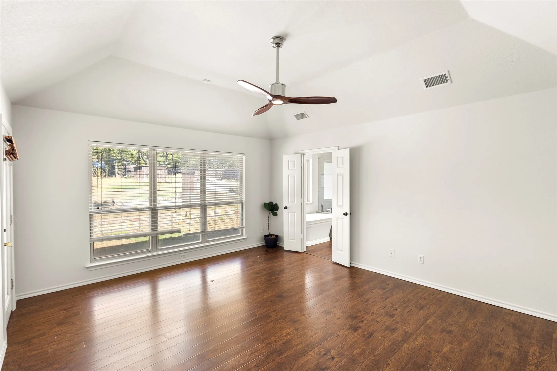 Single Family Residence For Rent in Wise County , 512 Post Oak Drive, Newark, Texas 76071, 3 Bedroom, 2 Bathroom, 3 Garage spaces, 1,995 Sqft, built in 1998, mls#21417583, Real Estate Agent in Newark, Homes For Rent in Wise county, Homes For Rent in Newark, Realtor in Newark Texas, Real Estate Brokerage Independent Realty Texas, Luminita Cordes Realtor