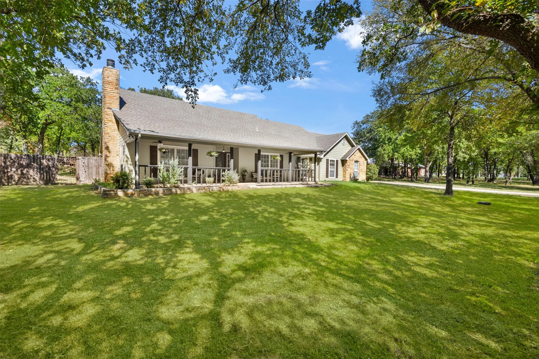 Single Family Residence For Rent in Wise County , 512 Post Oak Drive, Newark, Texas 76071, 3 Bedroom, 2 Bathroom, 3 Garage spaces, 1,995 Sqft, built in 1998, mls#21417583, Real Estate Agent in Newark, Homes For Rent in Wise county, Homes For Rent in Newark, Realtor in Newark Texas, Real Estate Brokerage Independent Realty Texas, Luminita Cordes Realtor