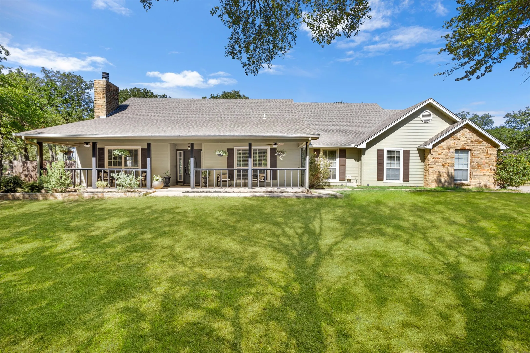 Single Family Residence For Rent in Wise County , 512 Post Oak Drive, Newark, Texas 76071, 3 Bedroom, 2 Bathroom, 3 Garage spaces, 1,995 Sqft, built in 1998, mls#21417583, Real Estate Agent in Newark, Homes For Rent in Wise county, Homes For Rent in Newark, Realtor in Newark Texas, Real Estate Brokerage Independent Realty Texas, Luminita Cordes Realtor