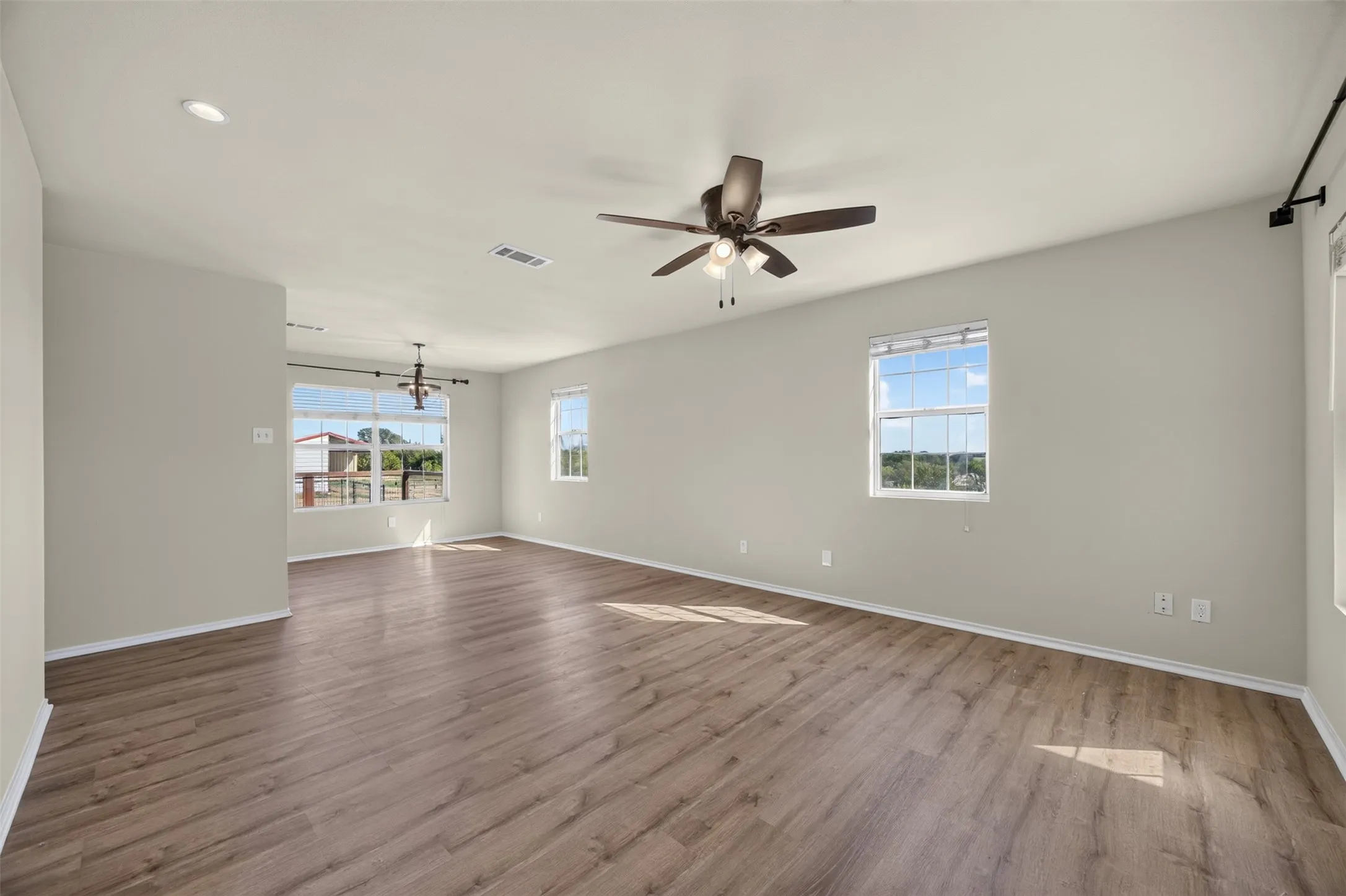 Single Family Residence For Sale in Erath County , 277 Private Road 1611, Stephenville, Texas 76401, 3 Bedroom, 2 Bathroom, Garage spaces, 1,144 Sqft, built in 2001, mls#21417074, Real Estate Agent in Stephenville, Homes For Sale in Erath county, Homes For Sale in Stephenville, Realtor in Stephenville Texas, Real Estate Brokerage Independent Realty Texas, Luminita Cordes Realtor