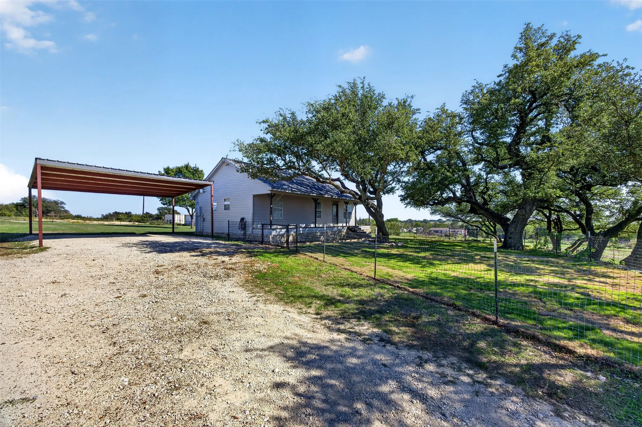Single Family Residence For Sale in Erath County , 277 Private Road 1611, Stephenville, Texas 76401, 3 Bedroom, 2 Bathroom, Garage spaces, 1,144 Sqft, built in 2001, mls#21417074, Real Estate Agent in Stephenville, Homes For Sale in Erath county, Homes For Sale in Stephenville, Realtor in Stephenville Texas, Real Estate Brokerage Independent Realty Texas, Luminita Cordes Realtor