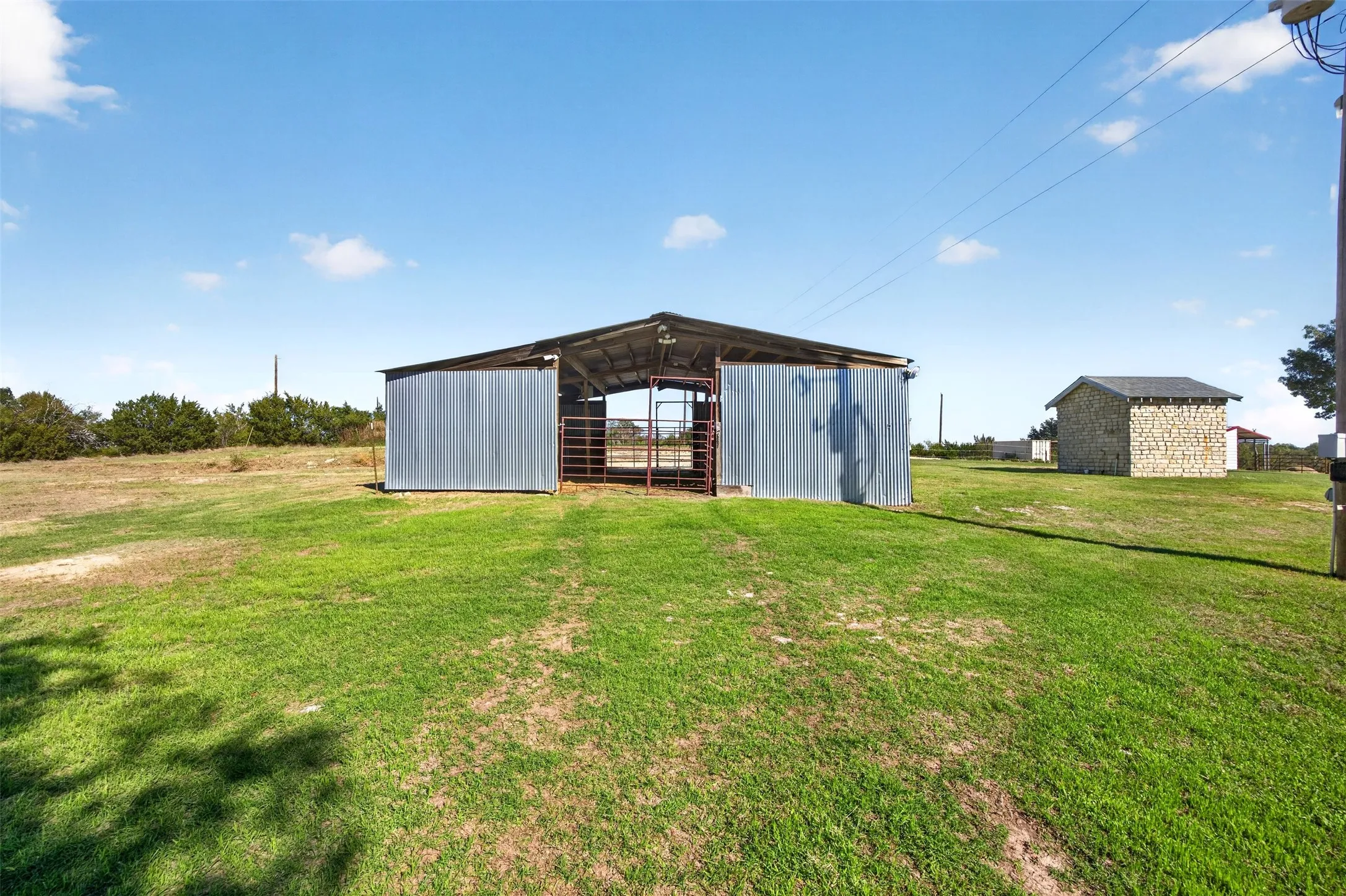 Single Family Residence For Sale in Erath County , 277 Private Road 1611, Stephenville, Texas 76401, 3 Bedroom, 2 Bathroom, Garage spaces, 1,144 Sqft, built in 2001, mls#21417074, Real Estate Agent in Stephenville, Homes For Sale in Erath county, Homes For Sale in Stephenville, Realtor in Stephenville Texas, Real Estate Brokerage Independent Realty Texas, Luminita Cordes Realtor