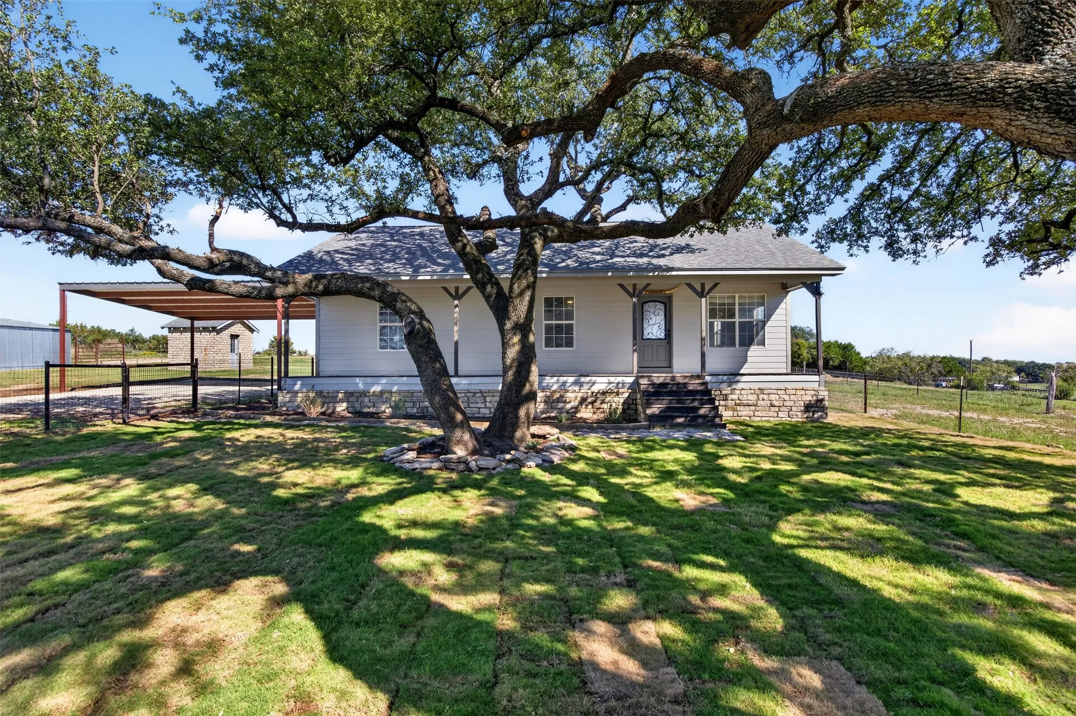 Single Family Residence For Sale in Erath County , 277 Private Road 1611, Stephenville, Texas 76401, 3 Bedroom, 2 Bathroom, Garage spaces, 1,144 Sqft, built in 2001, mls#21417074, Real Estate Agent in Stephenville, Homes For Sale in Erath county, Homes For Sale in Stephenville, Realtor in Stephenville Texas, Real Estate Brokerage Independent Realty Texas, Luminita Cordes Realtor