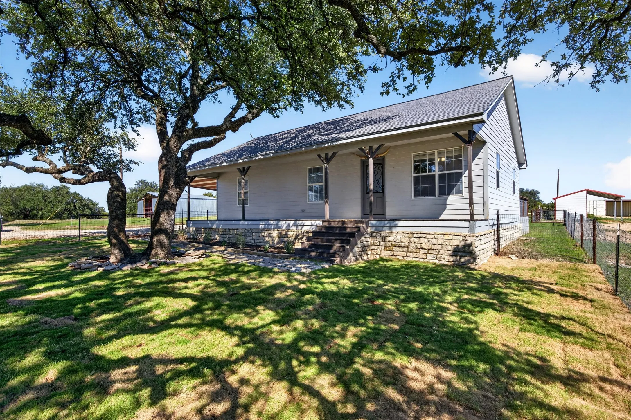 Single Family Residence For Sale in Erath County , 277 Private Road 1611, Stephenville, Texas 76401, 3 Bedroom, 2 Bathroom, Garage spaces, 1,144 Sqft, built in 2001, mls#21417074, Real Estate Agent in Stephenville, Homes For Sale in Erath county, Homes For Sale in Stephenville, Realtor in Stephenville Texas, Real Estate Brokerage Independent Realty Texas, Luminita Cordes Realtor