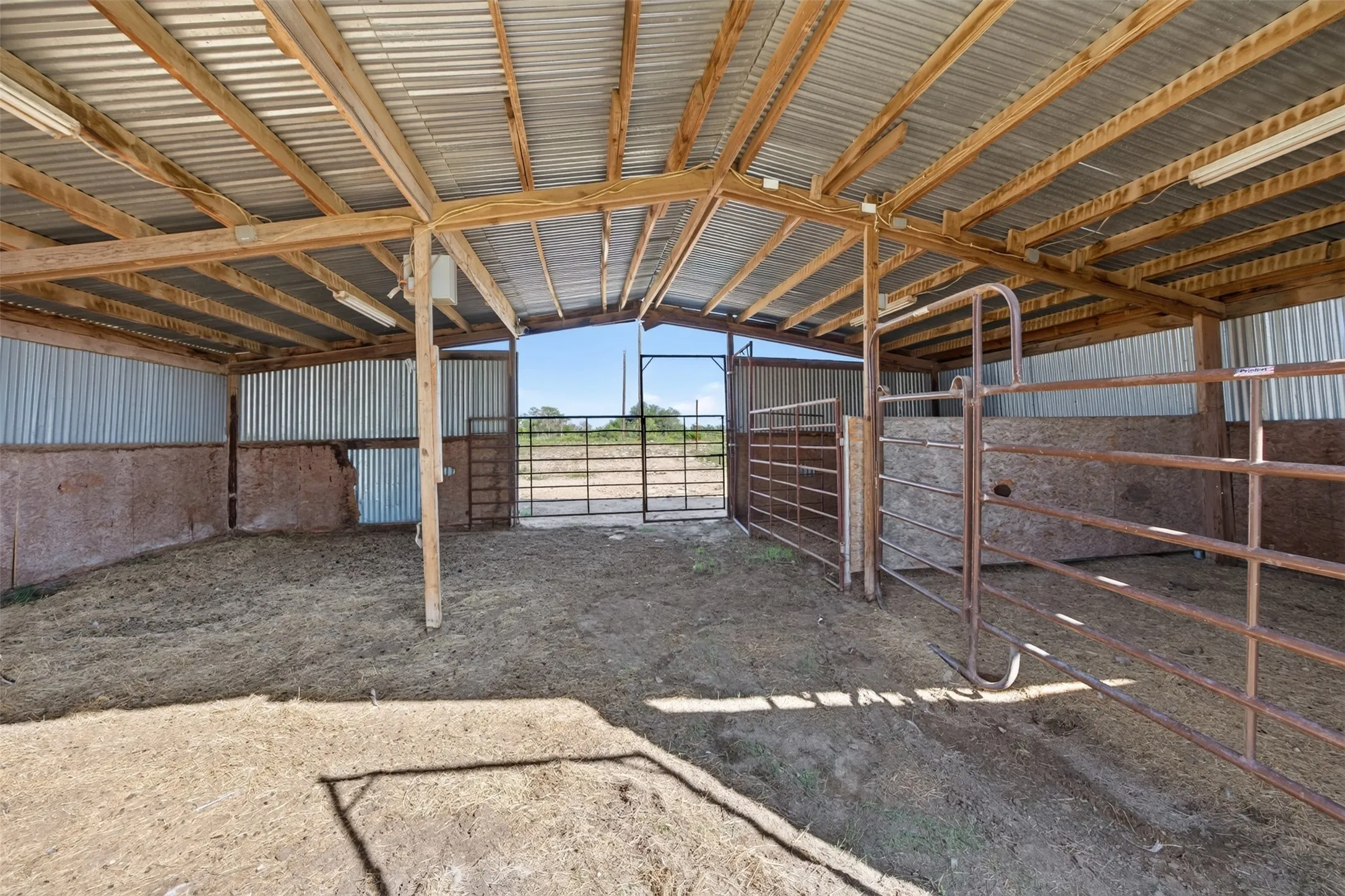 Single Family Residence For Sale in Erath County , 277 Private Road 1611, Stephenville, Texas 76401, 3 Bedroom, 2 Bathroom, Garage spaces, 1,144 Sqft, built in 2001, mls#21417074, Real Estate Agent in Stephenville, Homes For Sale in Erath county, Homes For Sale in Stephenville, Realtor in Stephenville Texas, Real Estate Brokerage Independent Realty Texas, Luminita Cordes Realtor