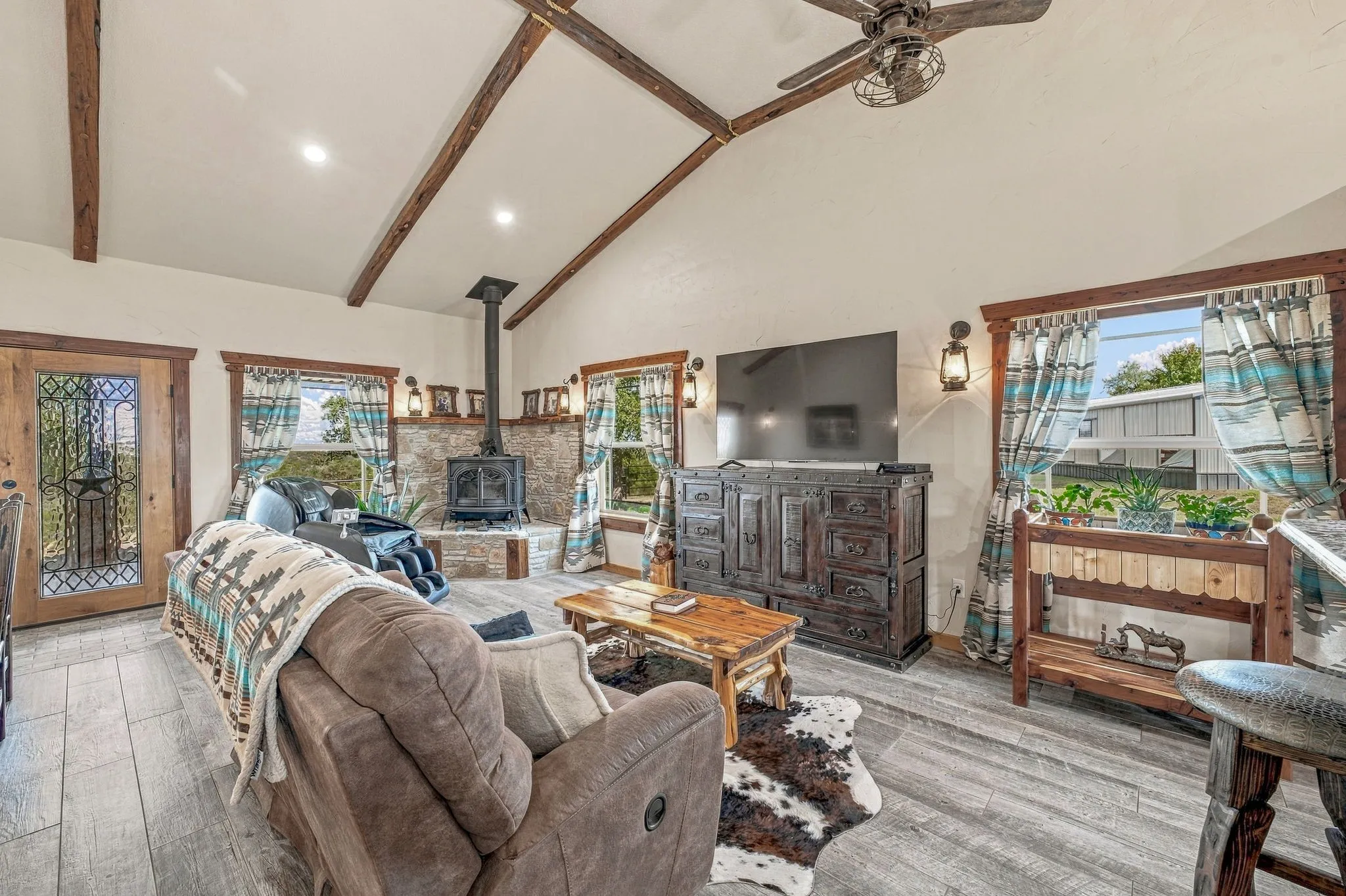 Single Family Residence For Sale in Erath County , 5650 County Road 132, Stephenville, Texas 76401, 3 Bedroom, 2 Bathroom, 4 Garage spaces, 1,800 Sqft, built in 2021, mls#21417061, Real Estate Agent in Stephenville, Homes For Sale in Erath county, Homes For Sale in Stephenville, Realtor in Stephenville Texas, Real Estate Brokerage Independent Realty Texas, Luminita Cordes Realtor
