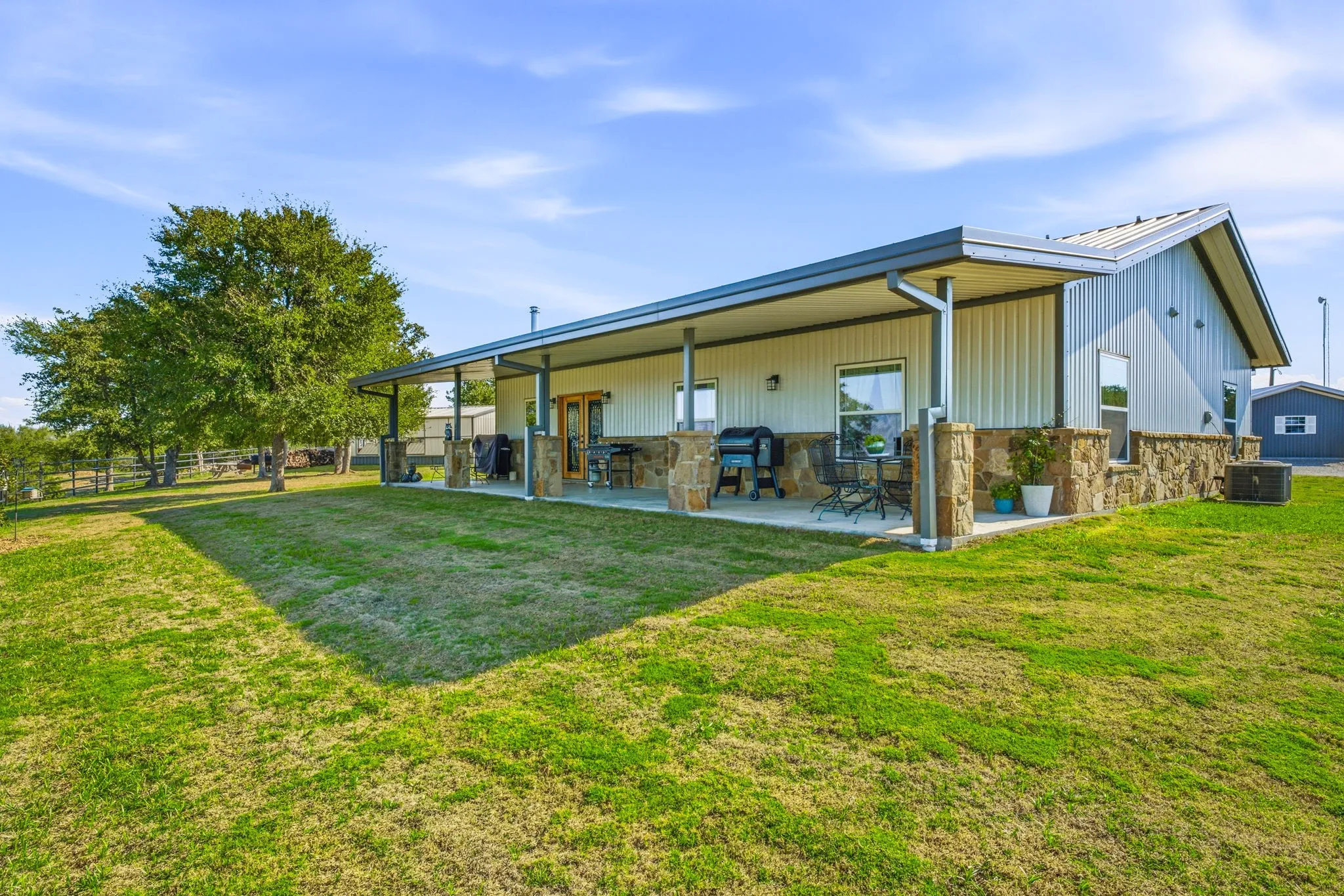 Single Family Residence For Sale in Erath County , 5650 County Road 132, Stephenville, Texas 76401, 3 Bedroom, 2 Bathroom, 4 Garage spaces, 1,800 Sqft, built in 2021, mls#21417061, Real Estate Agent in Stephenville, Homes For Sale in Erath county, Homes For Sale in Stephenville, Realtor in Stephenville Texas, Real Estate Brokerage Independent Realty Texas, Luminita Cordes Realtor