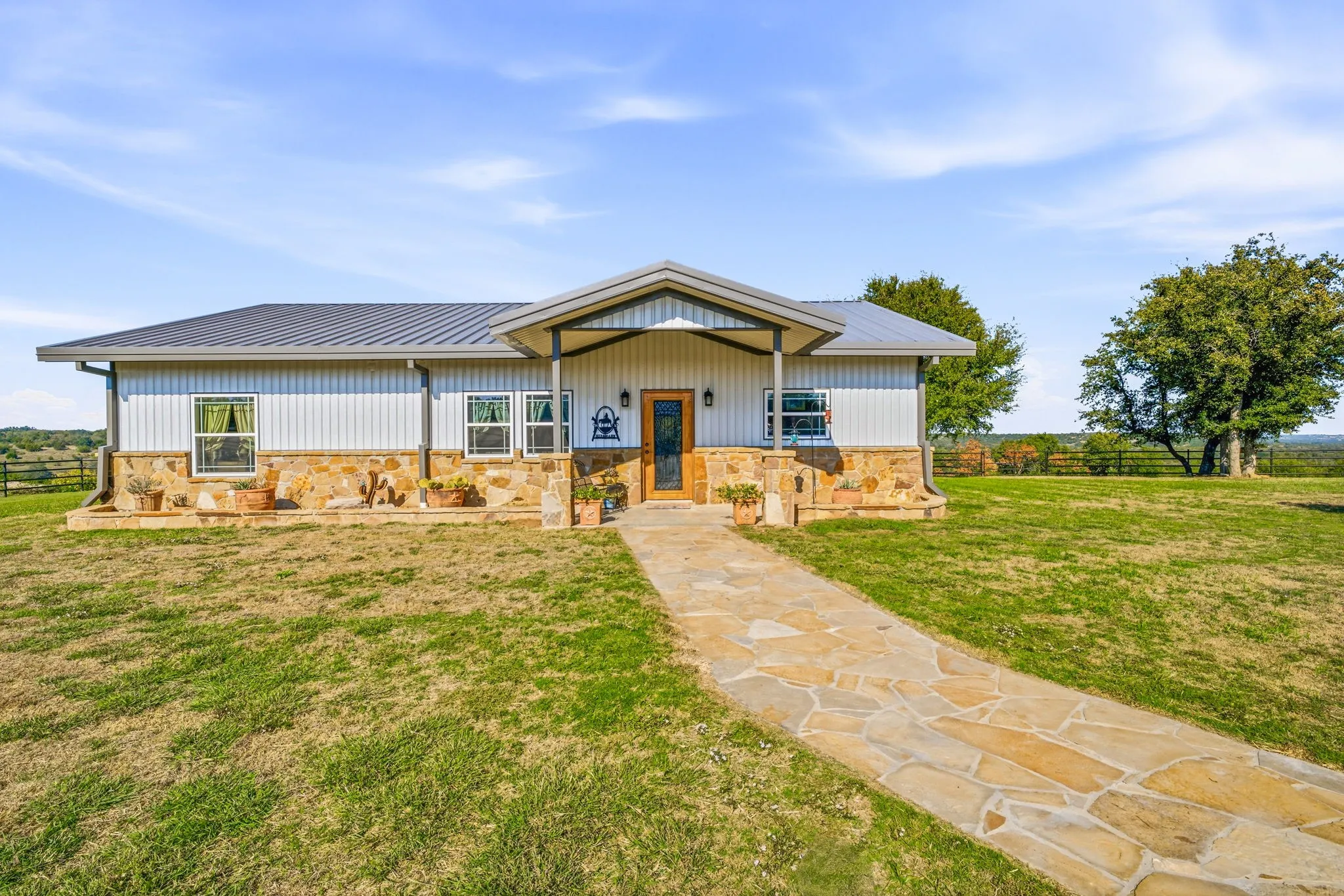 Single Family Residence For Sale in Erath County , 5650 County Road 132, Stephenville, Texas 76401, 3 Bedroom, 2 Bathroom, 4 Garage spaces, 1,800 Sqft, built in 2021, mls#21417061, Real Estate Agent in Stephenville, Homes For Sale in Erath county, Homes For Sale in Stephenville, Realtor in Stephenville Texas, Real Estate Brokerage Independent Realty Texas, Luminita Cordes Realtor