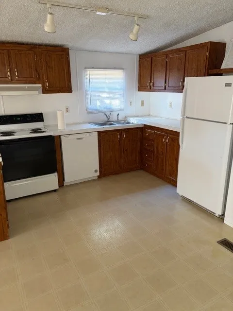 Manufactured Home For Rent in Callahan County , 446 CR 127, Clyde, Texas 79501, 2 Bedroom, 2 Bathroom, Garage spaces, 896 Sqft, built in 1999, mls#21417586, Real Estate Agent in Clyde, Homes For Rent in Callahan county, Homes For Rent in Clyde, Realtor in Clyde Texas, Real Estate Brokerage Independent Realty Texas, Luminita Cordes Realtor