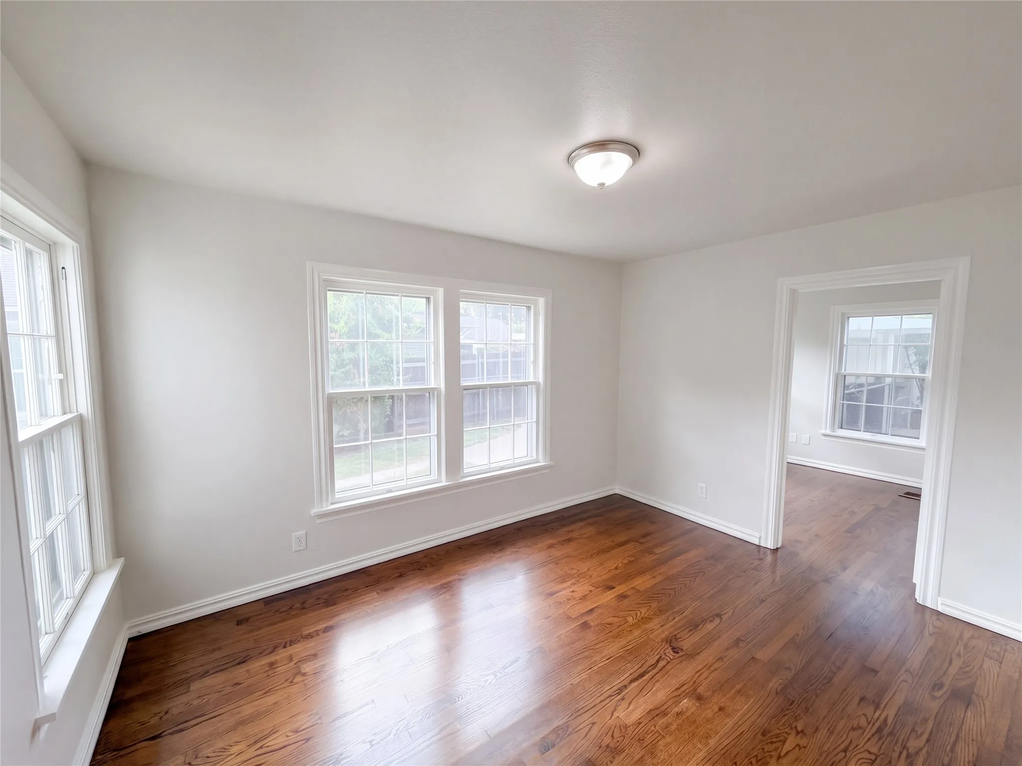 Single Family Residence For Sale in Tarrant County , 1709 N Sylvania Avenue, Fort Worth, Texas 76111, 3 Bedroom, 1 Bathroom, Garage spaces, 1,224 Sqft, built in 1941, mls#21416725, Real Estate Agent in Fort Worth, Homes For Sale in Tarrant county, Homes For Sale in Fort Worth, Realtor in Fort Worth Texas, Real Estate Brokerage Independent Realty Texas, Luminita Cordes Realtor