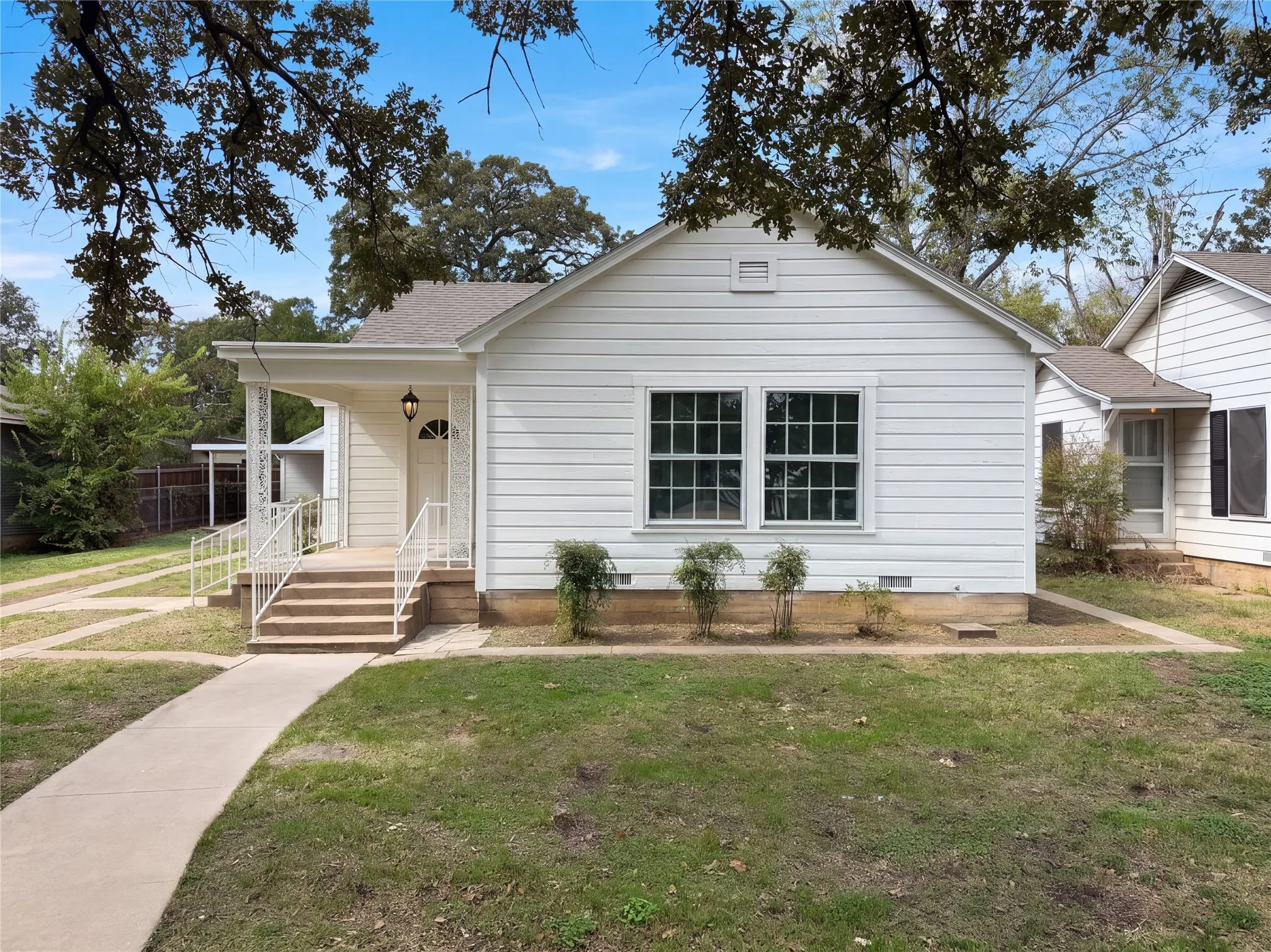 Single Family Residence For Sale in Tarrant County , 1709 N Sylvania Avenue, Fort Worth, Texas 76111, 3 Bedroom, 1 Bathroom, Garage spaces, 1,224 Sqft, built in 1941, mls#21416725, Real Estate Agent in Fort Worth, Homes For Sale in Tarrant county, Homes For Sale in Fort Worth, Realtor in Fort Worth Texas, Real Estate Brokerage Independent Realty Texas, Luminita Cordes Realtor