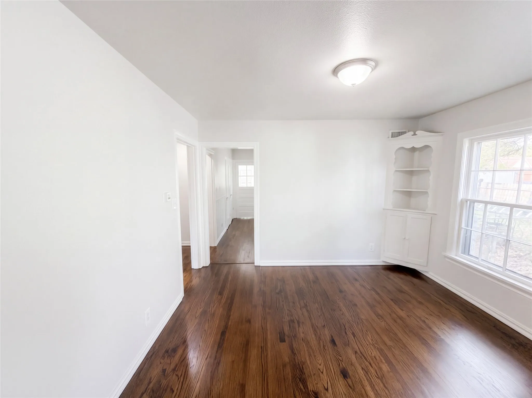 Single Family Residence For Sale in Tarrant County , 1709 N Sylvania Avenue, Fort Worth, Texas 76111, 3 Bedroom, 1 Bathroom, Garage spaces, 1,224 Sqft, built in 1941, mls#21416725, Real Estate Agent in Fort Worth, Homes For Sale in Tarrant county, Homes For Sale in Fort Worth, Realtor in Fort Worth Texas, Real Estate Brokerage Independent Realty Texas, Luminita Cordes Realtor