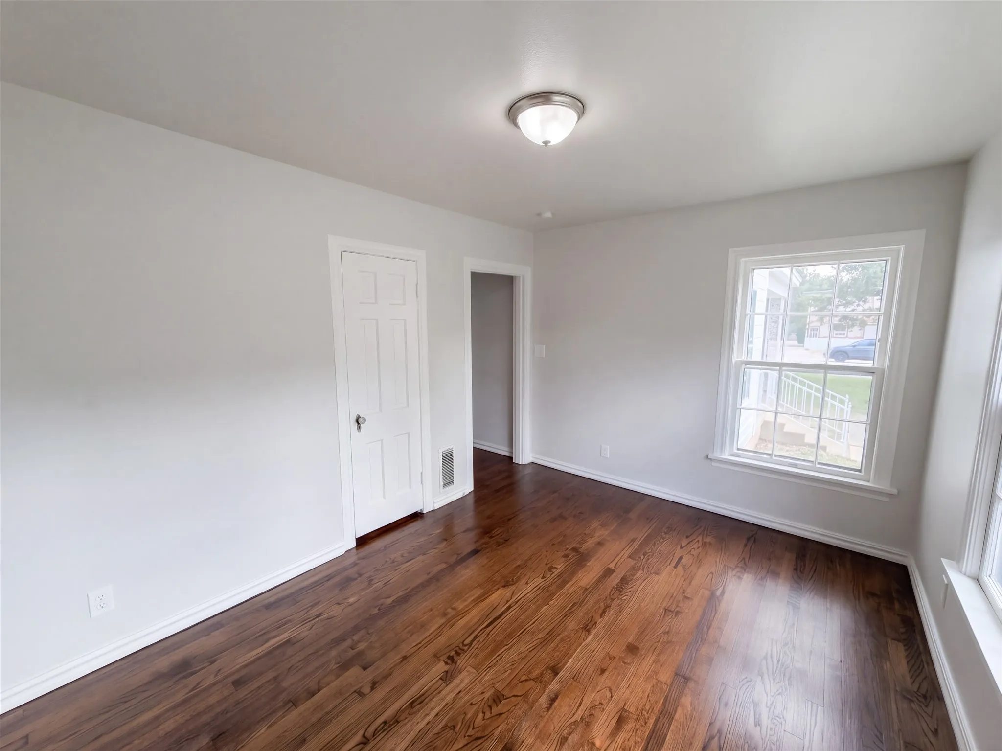 Single Family Residence For Sale in Tarrant County , 1709 N Sylvania Avenue, Fort Worth, Texas 76111, 3 Bedroom, 1 Bathroom, Garage spaces, 1,224 Sqft, built in 1941, mls#21416725, Real Estate Agent in Fort Worth, Homes For Sale in Tarrant county, Homes For Sale in Fort Worth, Realtor in Fort Worth Texas, Real Estate Brokerage Independent Realty Texas, Luminita Cordes Realtor