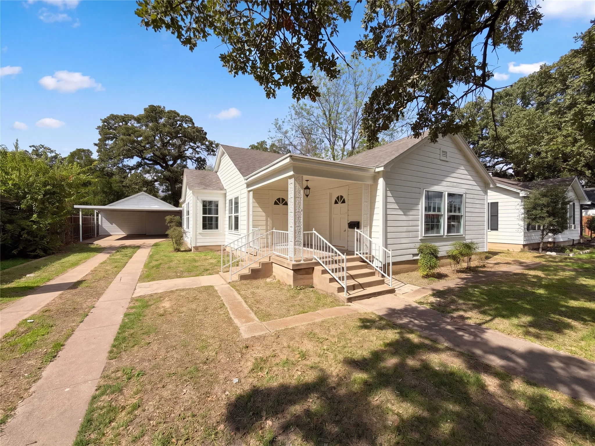Single Family Residence For Sale in Tarrant County , 1709 N Sylvania Avenue, Fort Worth, Texas 76111, 3 Bedroom, 1 Bathroom, Garage spaces, 1,224 Sqft, built in 1941, mls#21416725, Real Estate Agent in Fort Worth, Homes For Sale in Tarrant county, Homes For Sale in Fort Worth, Realtor in Fort Worth Texas, Real Estate Brokerage Independent Realty Texas, Luminita Cordes Realtor