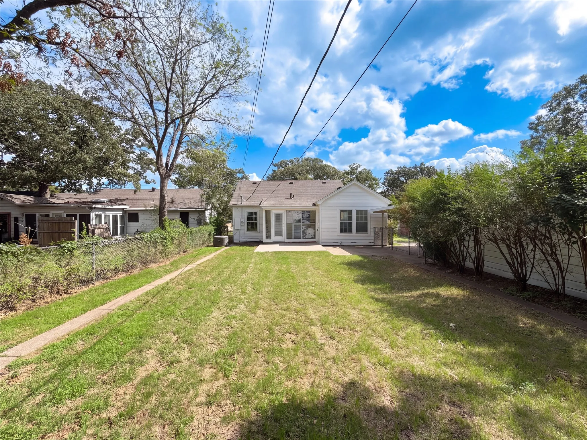 Single Family Residence For Sale in Tarrant County , 1709 N Sylvania Avenue, Fort Worth, Texas 76111, 3 Bedroom, 1 Bathroom, Garage spaces, 1,224 Sqft, built in 1941, mls#21416725, Real Estate Agent in Fort Worth, Homes For Sale in Tarrant county, Homes For Sale in Fort Worth, Realtor in Fort Worth Texas, Real Estate Brokerage Independent Realty Texas, Luminita Cordes Realtor