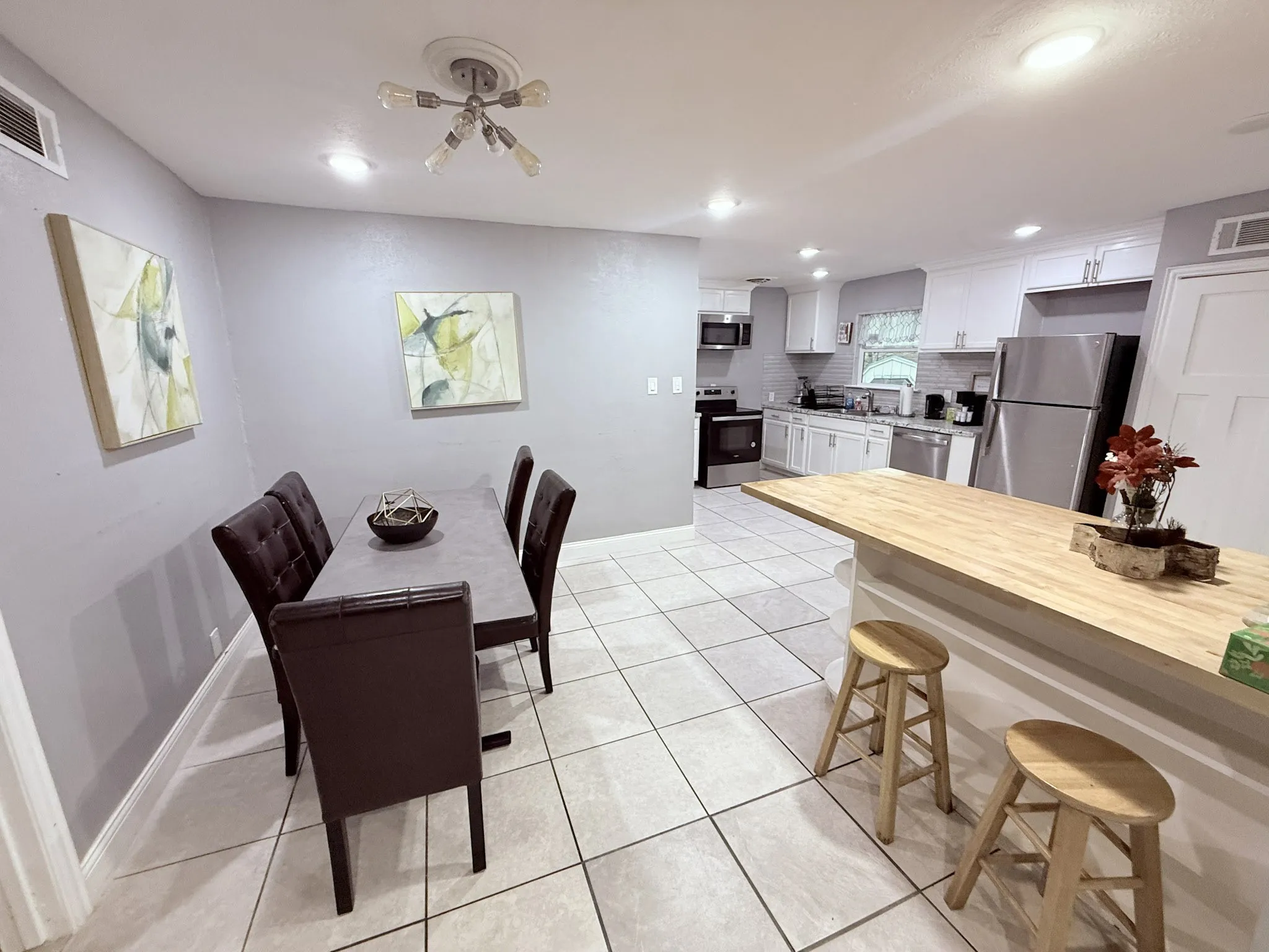 Single Family Residence For Sale in Tarrant County , 5433 Greenlee Street, Fort Worth, Texas 76112, 3 Bedroom, 1 Bathroom, Garage spaces, 1,278 Sqft, built in 1953, mls#21410179, Real Estate Agent in Fort Worth, Homes For Sale in Tarrant county, Homes For Sale in Fort Worth, Realtor in Fort Worth Texas, Real Estate Brokerage Independent Realty Texas, Luminita Cordes Realtor