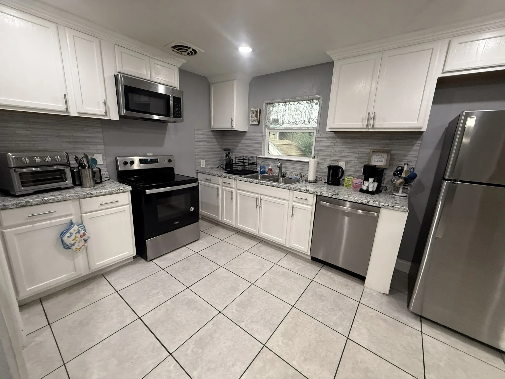 Single Family Residence For Sale in Tarrant County , 5433 Greenlee Street, Fort Worth, Texas 76112, 3 Bedroom, 1 Bathroom, Garage spaces, 1,278 Sqft, built in 1953, mls#21410179, Real Estate Agent in Fort Worth, Homes For Sale in Tarrant county, Homes For Sale in Fort Worth, Realtor in Fort Worth Texas, Real Estate Brokerage Independent Realty Texas, Luminita Cordes Realtor
