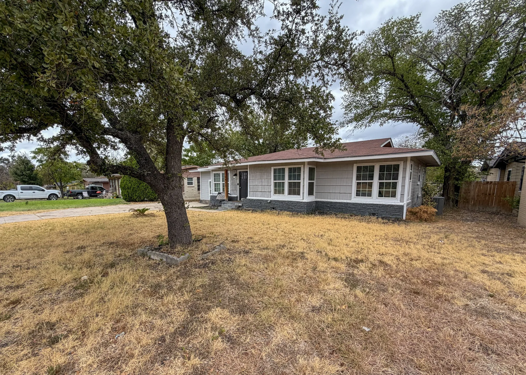 Single Family Residence For Sale in Tarrant County , 5433 Greenlee Street, Fort Worth, Texas 76112, 3 Bedroom, 1 Bathroom, Garage spaces, 1,278 Sqft, built in 1953, mls#21410179, Real Estate Agent in Fort Worth, Homes For Sale in Tarrant county, Homes For Sale in Fort Worth, Realtor in Fort Worth Texas, Real Estate Brokerage Independent Realty Texas, Luminita Cordes Realtor