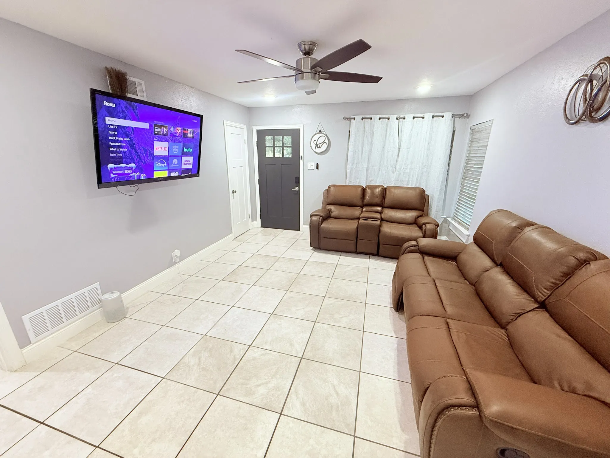 Single Family Residence For Sale in Tarrant County , 5433 Greenlee Street, Fort Worth, Texas 76112, 3 Bedroom, 1 Bathroom, Garage spaces, 1,278 Sqft, built in 1953, mls#21410179, Real Estate Agent in Fort Worth, Homes For Sale in Tarrant county, Homes For Sale in Fort Worth, Realtor in Fort Worth Texas, Real Estate Brokerage Independent Realty Texas, Luminita Cordes Realtor