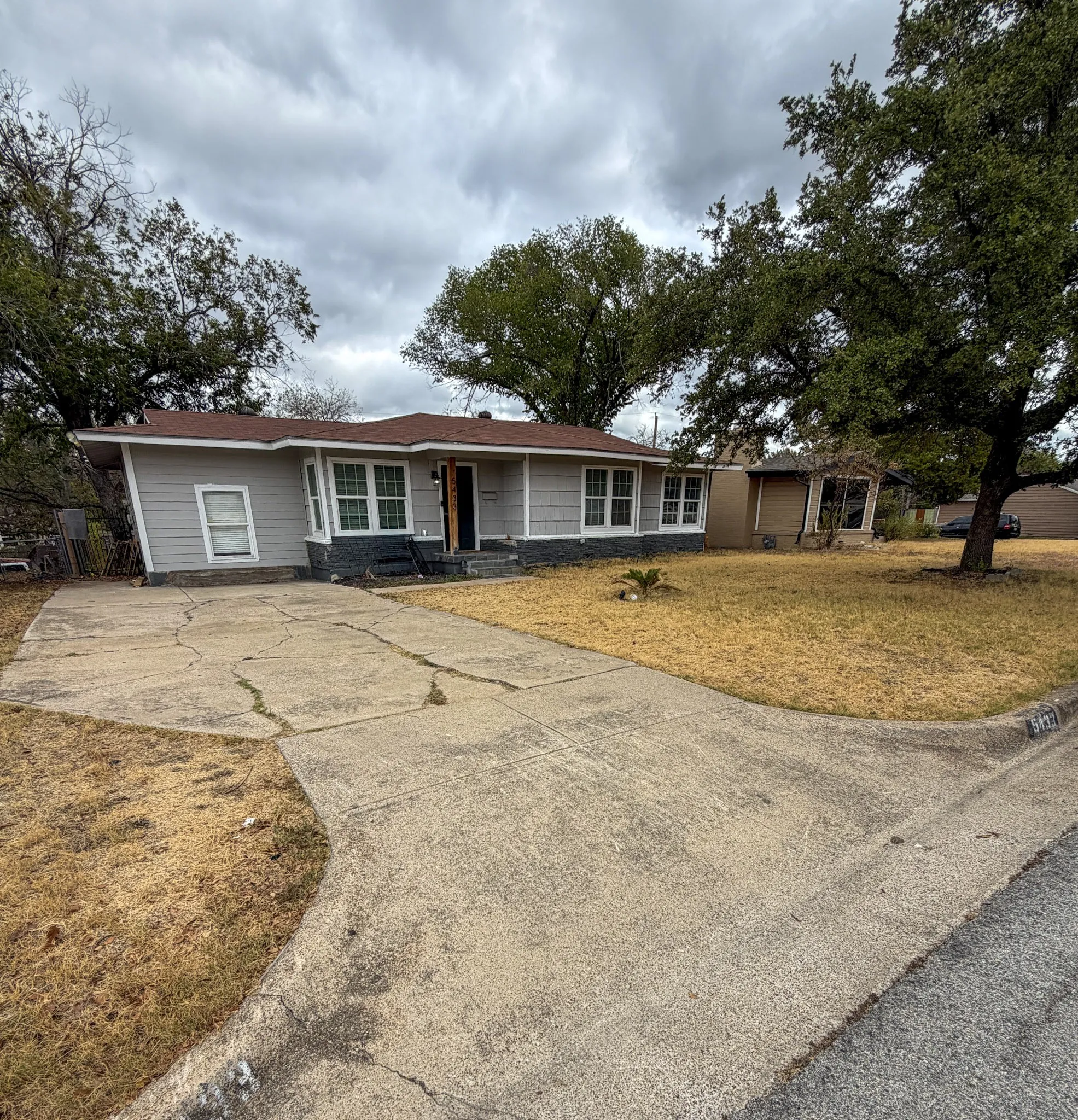 Single Family Residence For Sale in Tarrant County , 5433 Greenlee Street, Fort Worth, Texas 76112, 3 Bedroom, 1 Bathroom, Garage spaces, 1,278 Sqft, built in 1953, mls#21410179, Real Estate Agent in Fort Worth, Homes For Sale in Tarrant county, Homes For Sale in Fort Worth, Realtor in Fort Worth Texas, Real Estate Brokerage Independent Realty Texas, Luminita Cordes Realtor
