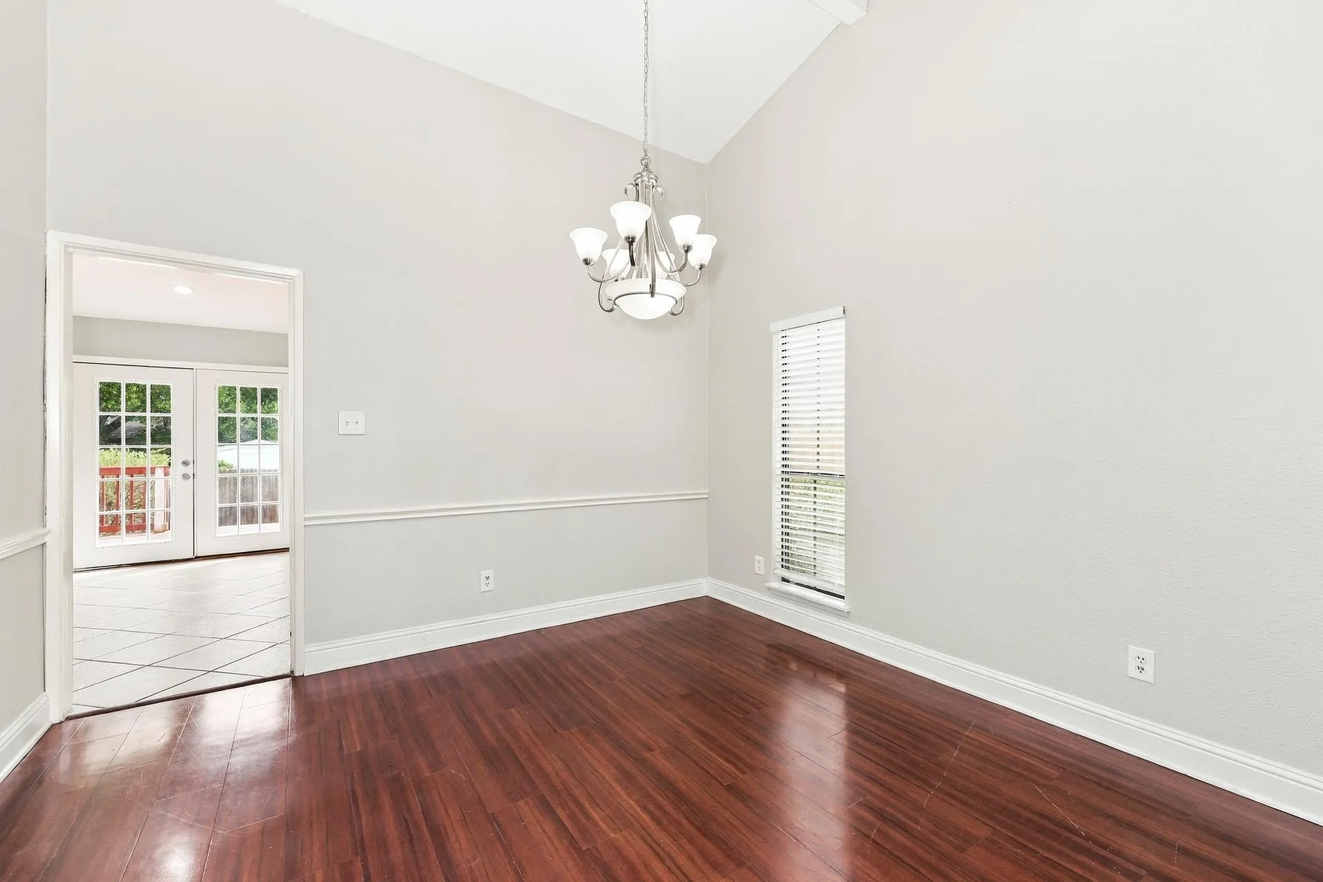 Single Family Residence For Sale in Tarrant County , 3207 Wintersmith Drive, Arlington, Texas 76014, 3 Bedroom, 2 Bathroom, 2 Garage spaces, 1,748 Sqft, built in 1982, mls#21417638, Real Estate Agent in Arlington, Homes For Sale in Tarrant county, Homes For Sale in Arlington, Realtor in Arlington Texas, Real Estate Brokerage Independent Realty Texas, Luminita Cordes Realtor