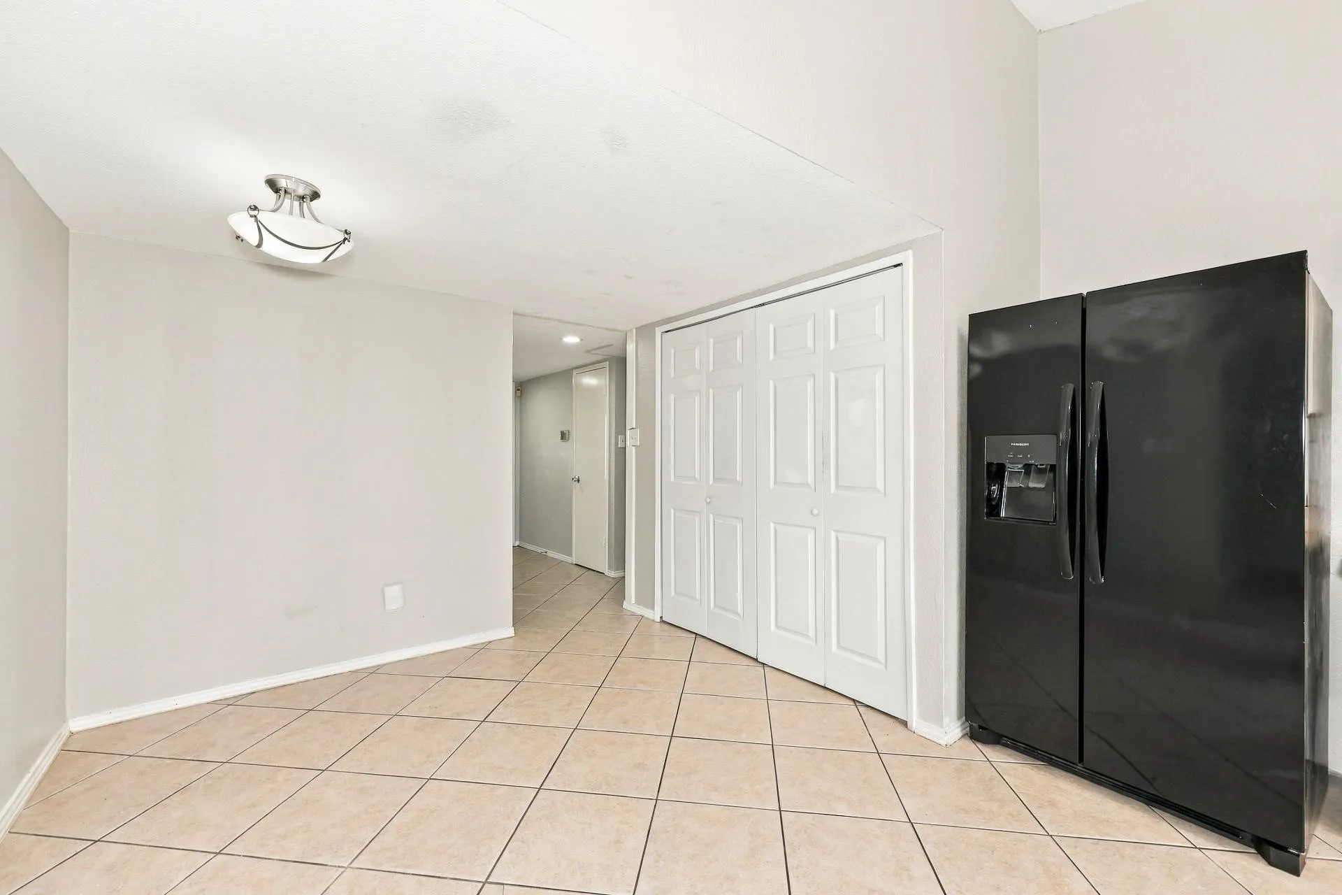 Single Family Residence For Sale in Tarrant County , 3207 Wintersmith Drive, Arlington, Texas 76014, 3 Bedroom, 2 Bathroom, 2 Garage spaces, 1,748 Sqft, built in 1982, mls#21417638, Real Estate Agent in Arlington, Homes For Sale in Tarrant county, Homes For Sale in Arlington, Realtor in Arlington Texas, Real Estate Brokerage Independent Realty Texas, Luminita Cordes Realtor