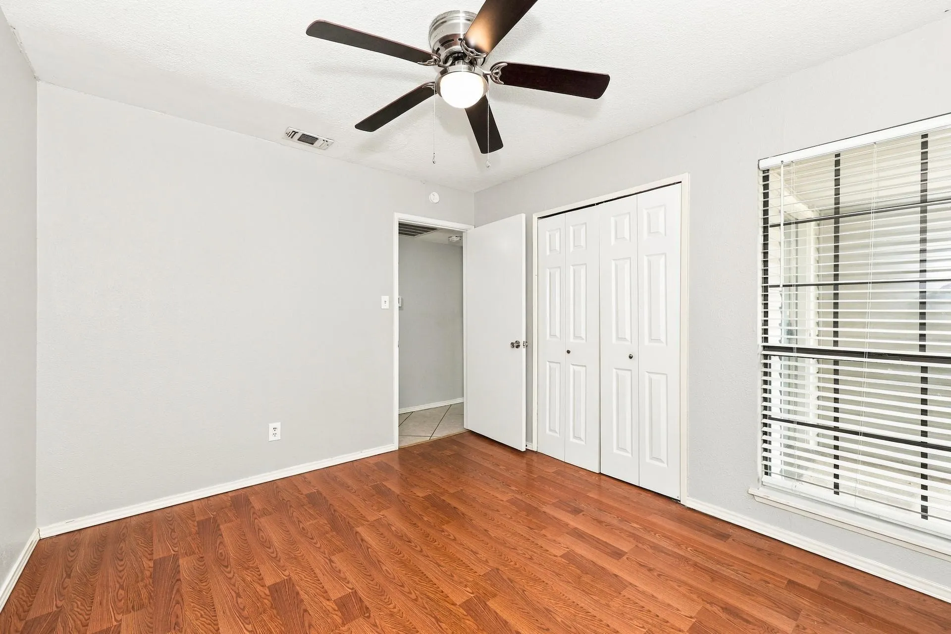 Single Family Residence For Sale in Tarrant County , 3207 Wintersmith Drive, Arlington, Texas 76014, 3 Bedroom, 2 Bathroom, 2 Garage spaces, 1,748 Sqft, built in 1982, mls#21417638, Real Estate Agent in Arlington, Homes For Sale in Tarrant county, Homes For Sale in Arlington, Realtor in Arlington Texas, Real Estate Brokerage Independent Realty Texas, Luminita Cordes Realtor