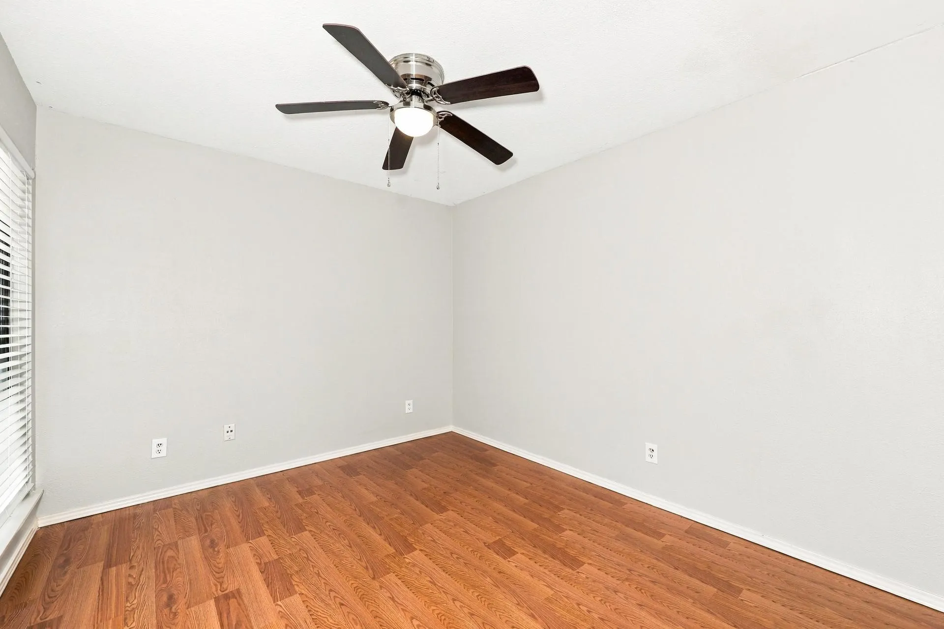 Single Family Residence For Sale in Tarrant County , 3207 Wintersmith Drive, Arlington, Texas 76014, 3 Bedroom, 2 Bathroom, 2 Garage spaces, 1,748 Sqft, built in 1982, mls#21417638, Real Estate Agent in Arlington, Homes For Sale in Tarrant county, Homes For Sale in Arlington, Realtor in Arlington Texas, Real Estate Brokerage Independent Realty Texas, Luminita Cordes Realtor