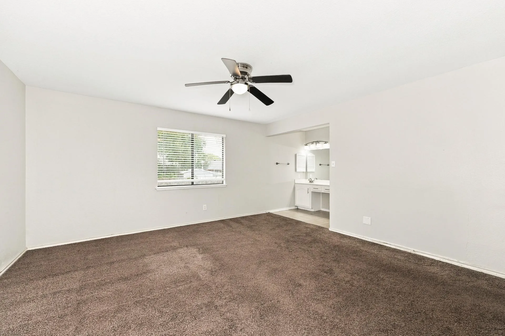 Single Family Residence For Sale in Tarrant County , 3207 Wintersmith Drive, Arlington, Texas 76014, 3 Bedroom, 2 Bathroom, 2 Garage spaces, 1,748 Sqft, built in 1982, mls#21417638, Real Estate Agent in Arlington, Homes For Sale in Tarrant county, Homes For Sale in Arlington, Realtor in Arlington Texas, Real Estate Brokerage Independent Realty Texas, Luminita Cordes Realtor