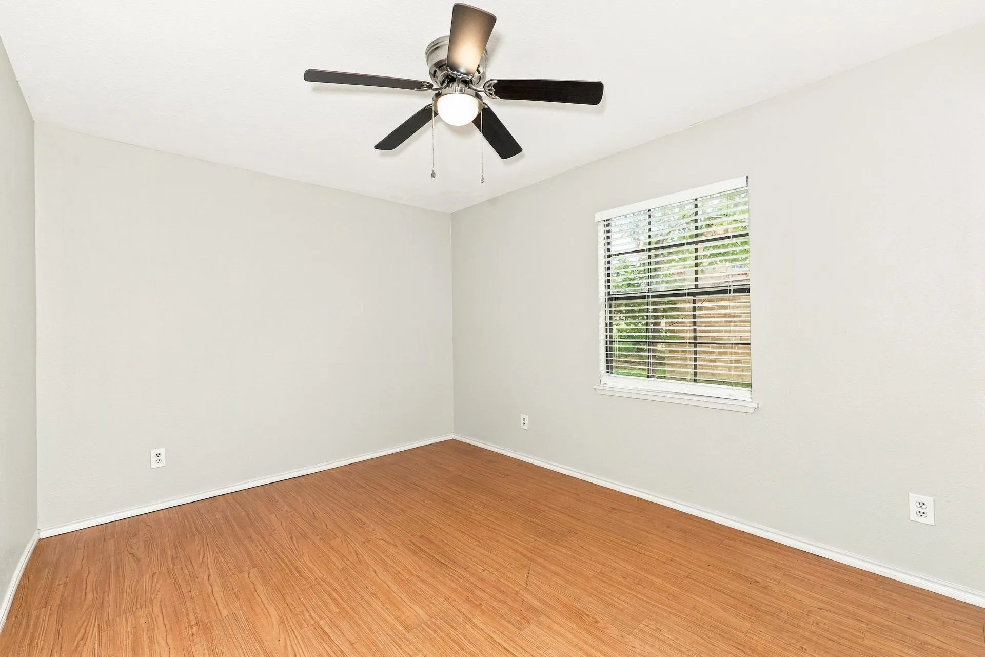 Single Family Residence For Sale in Tarrant County , 3207 Wintersmith Drive, Arlington, Texas 76014, 3 Bedroom, 2 Bathroom, 2 Garage spaces, 1,748 Sqft, built in 1982, mls#21417638, Real Estate Agent in Arlington, Homes For Sale in Tarrant county, Homes For Sale in Arlington, Realtor in Arlington Texas, Real Estate Brokerage Independent Realty Texas, Luminita Cordes Realtor