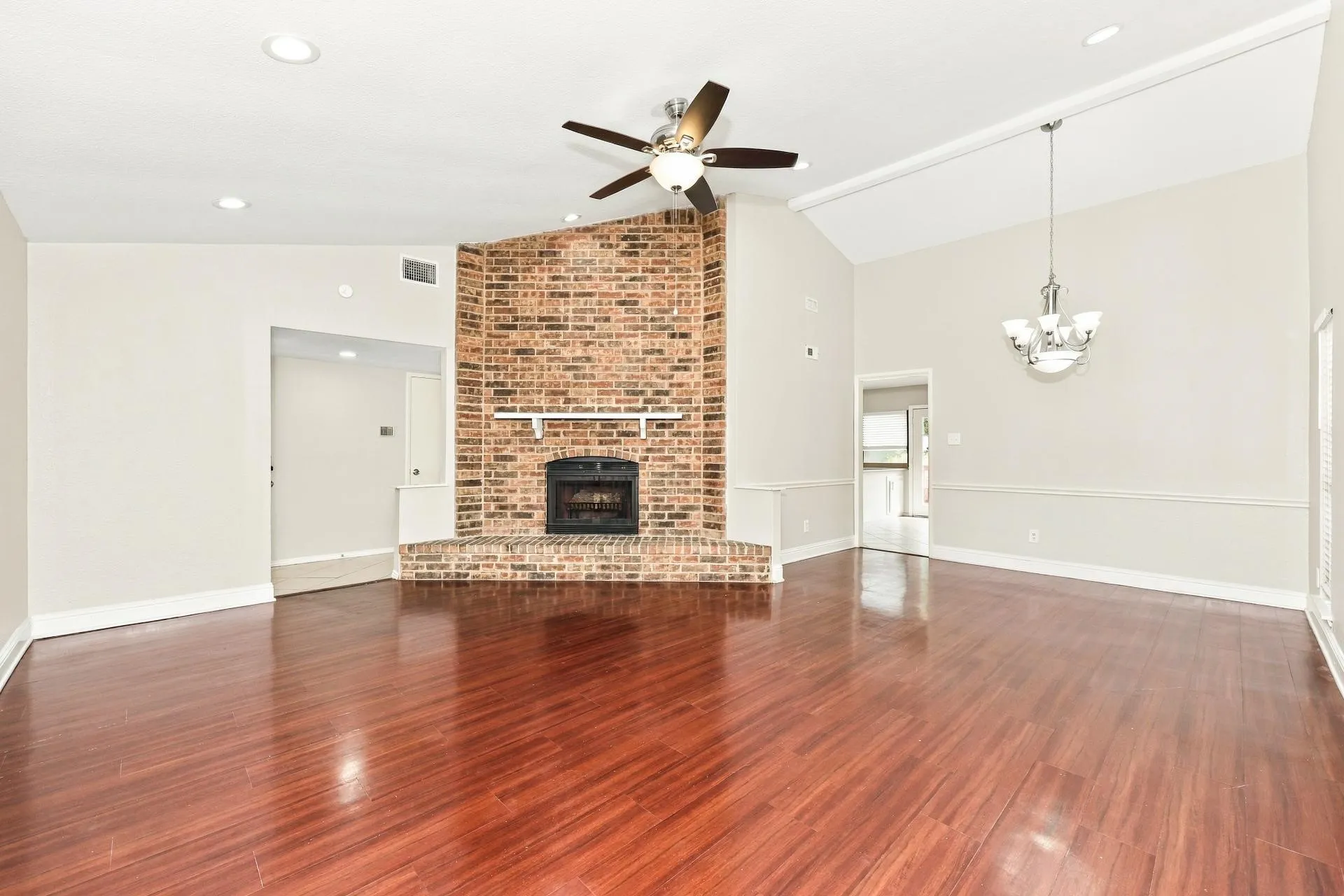 Single Family Residence For Sale in Tarrant County , 3207 Wintersmith Drive, Arlington, Texas 76014, 3 Bedroom, 2 Bathroom, 2 Garage spaces, 1,748 Sqft, built in 1982, mls#21417638, Real Estate Agent in Arlington, Homes For Sale in Tarrant county, Homes For Sale in Arlington, Realtor in Arlington Texas, Real Estate Brokerage Independent Realty Texas, Luminita Cordes Realtor