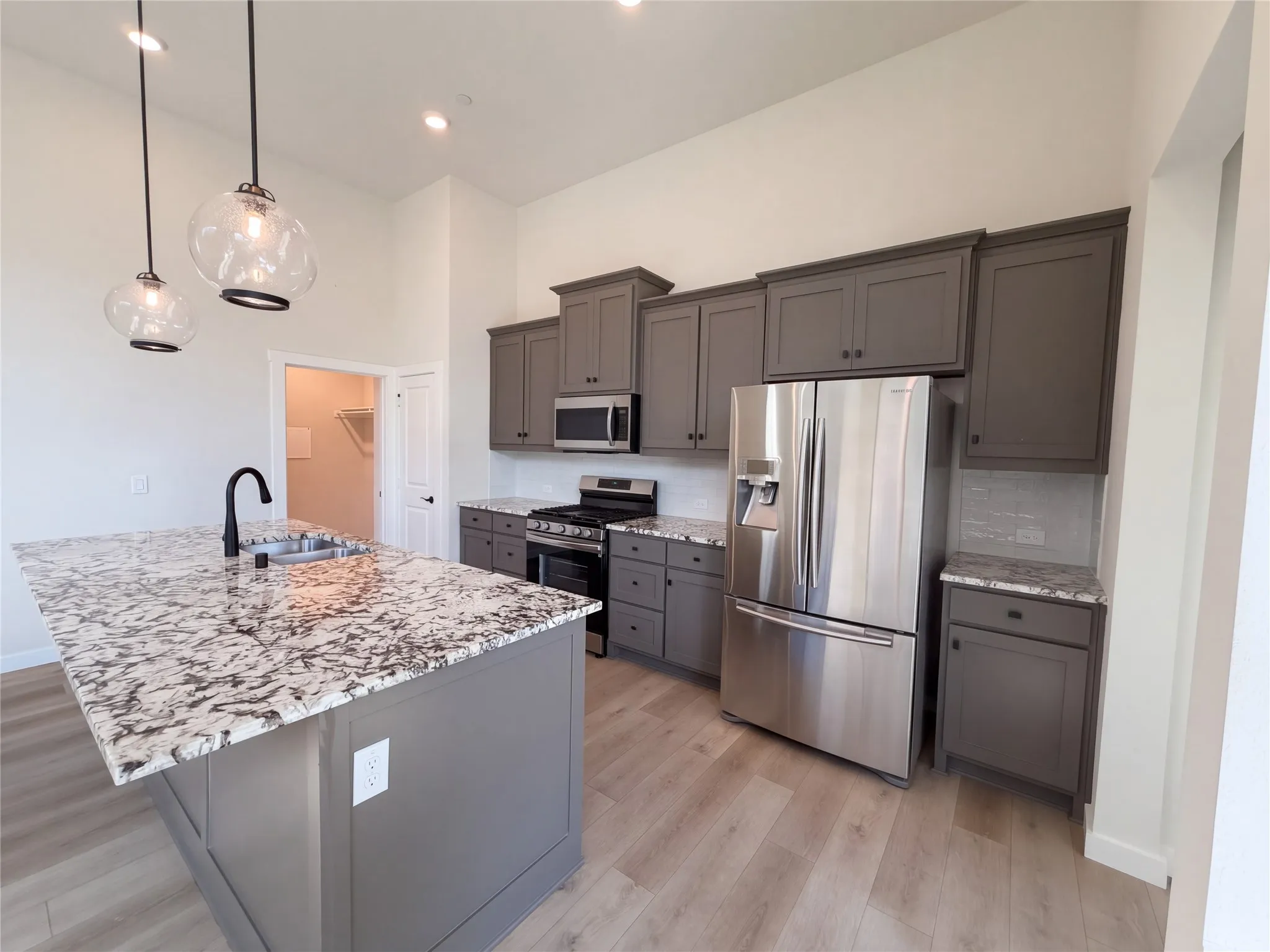 Townhouse For Sale in Dallas County , 7219 Calistoga Lane, Grand Prairie, Texas 75054, 2 Bedroom, 2 Bathroom, 2 Garage spaces, 1,390 Sqft, built in 2022, mls#21417298, Real Estate Agent in Grand Prairie, Homes For Sale in Dallas county, Homes For Sale in Grand Prairie, Realtor in Grand Prairie Texas, Real Estate Brokerage Independent Realty Texas, Luminita Cordes Realtor