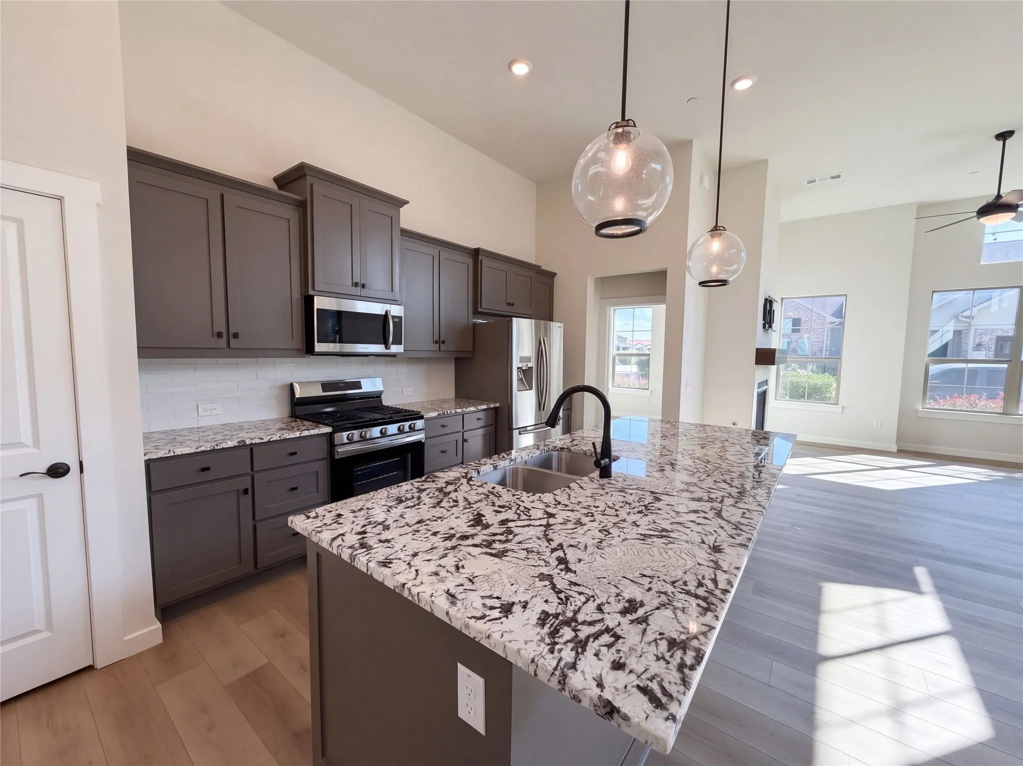 Townhouse For Sale in Dallas County , 7219 Calistoga Lane, Grand Prairie, Texas 75054, 2 Bedroom, 2 Bathroom, 2 Garage spaces, 1,390 Sqft, built in 2022, mls#21417298, Real Estate Agent in Grand Prairie, Homes For Sale in Dallas county, Homes For Sale in Grand Prairie, Realtor in Grand Prairie Texas, Real Estate Brokerage Independent Realty Texas, Luminita Cordes Realtor