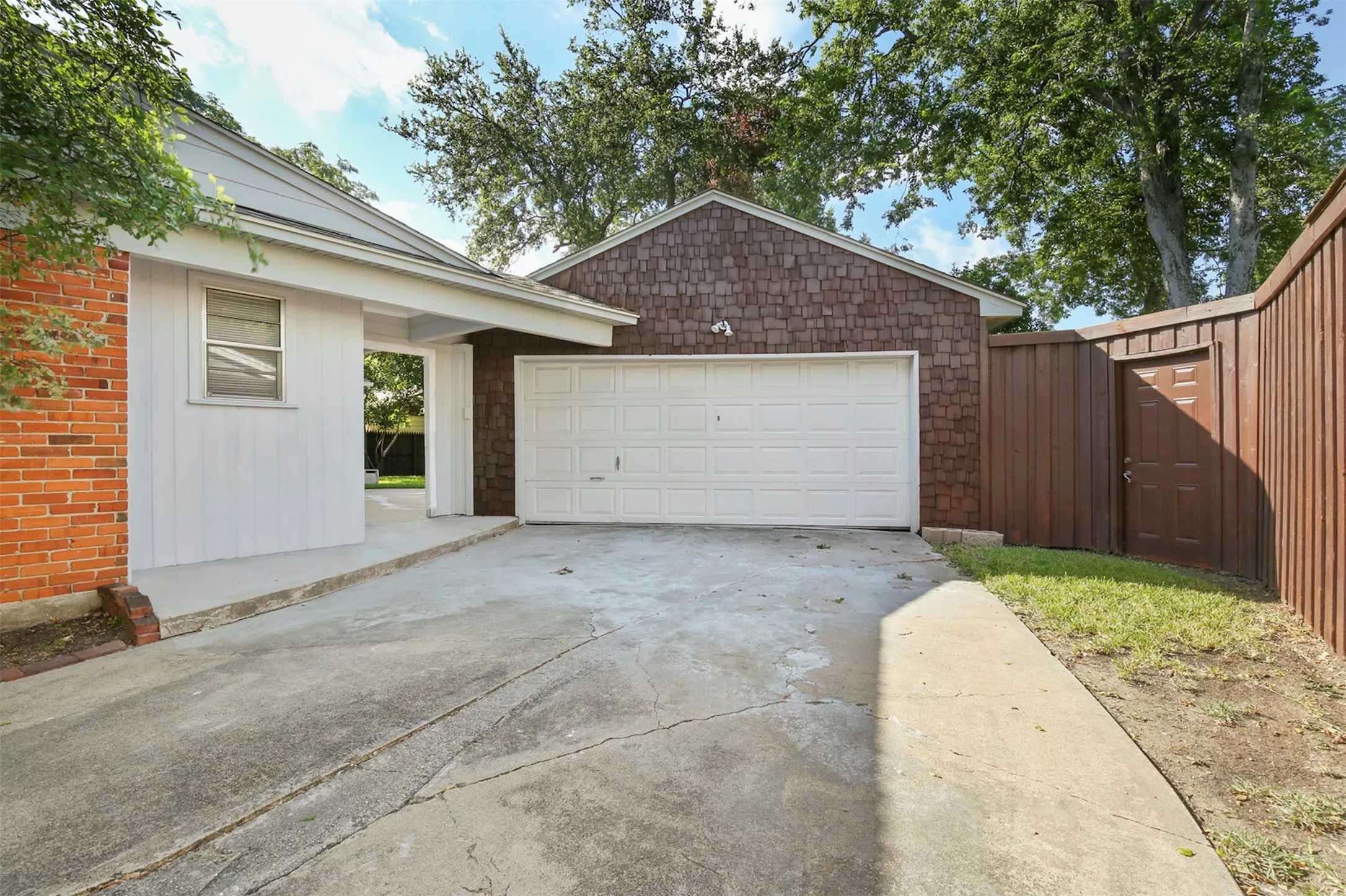 Single Family Residence For Rent in Dallas County , 3510 Princess Lane, Dallas, Texas 75229, 3 Bedroom, 2 Bathroom, 2 Garage spaces, 1,908 Sqft, built in 1957, mls#21417768, Real Estate Agent in Dallas, Homes For Rent in Dallas county, Homes For Rent in Dallas, Realtor in Dallas Texas, Real Estate Brokerage Independent Realty Texas, Luminita Cordes Realtor