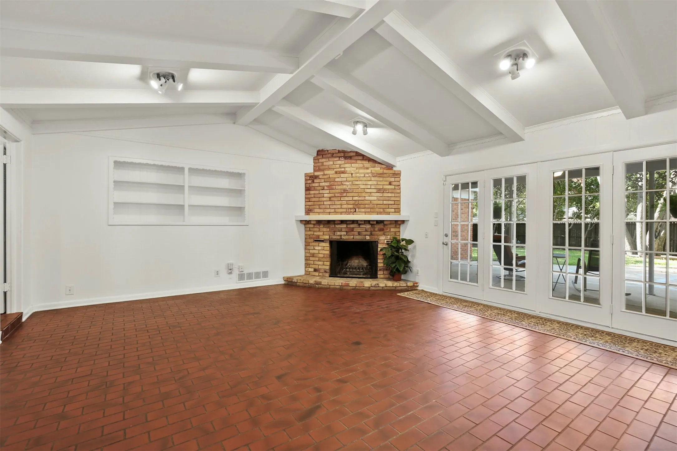 Single Family Residence For Rent in Dallas County , 3510 Princess Lane, Dallas, Texas 75229, 3 Bedroom, 2 Bathroom, 2 Garage spaces, 1,908 Sqft, built in 1957, mls#21417768, Real Estate Agent in Dallas, Homes For Rent in Dallas county, Homes For Rent in Dallas, Realtor in Dallas Texas, Real Estate Brokerage Independent Realty Texas, Luminita Cordes Realtor