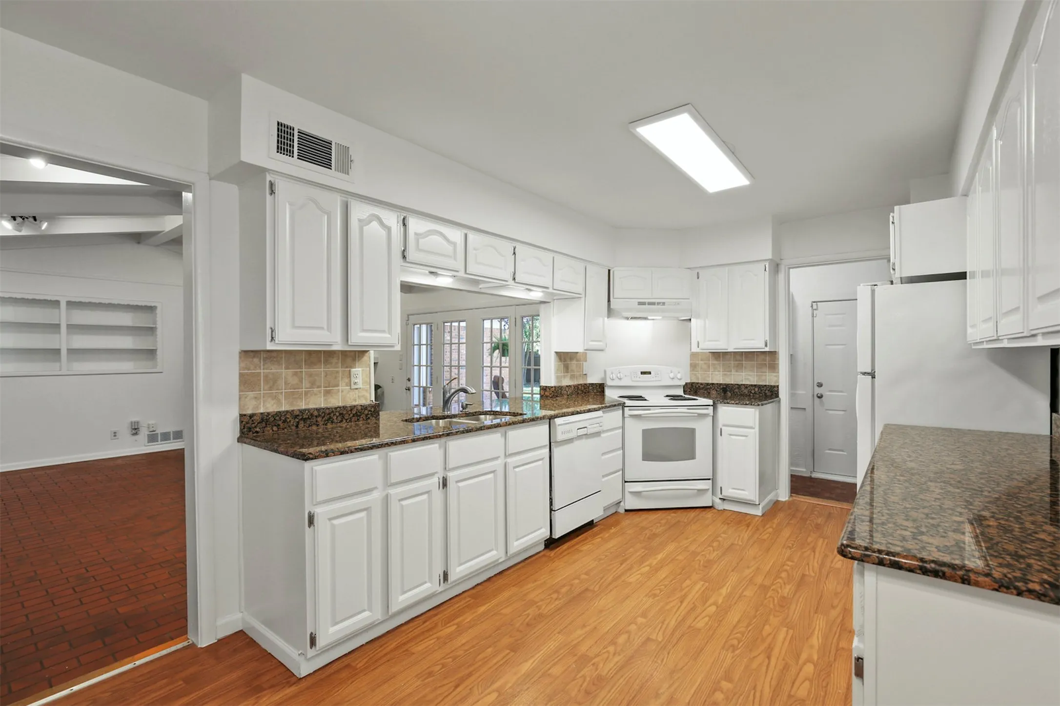 Single Family Residence For Rent in Dallas County , 3510 Princess Lane, Dallas, Texas 75229, 3 Bedroom, 2 Bathroom, 2 Garage spaces, 1,908 Sqft, built in 1957, mls#21417768, Real Estate Agent in Dallas, Homes For Rent in Dallas county, Homes For Rent in Dallas, Realtor in Dallas Texas, Real Estate Brokerage Independent Realty Texas, Luminita Cordes Realtor