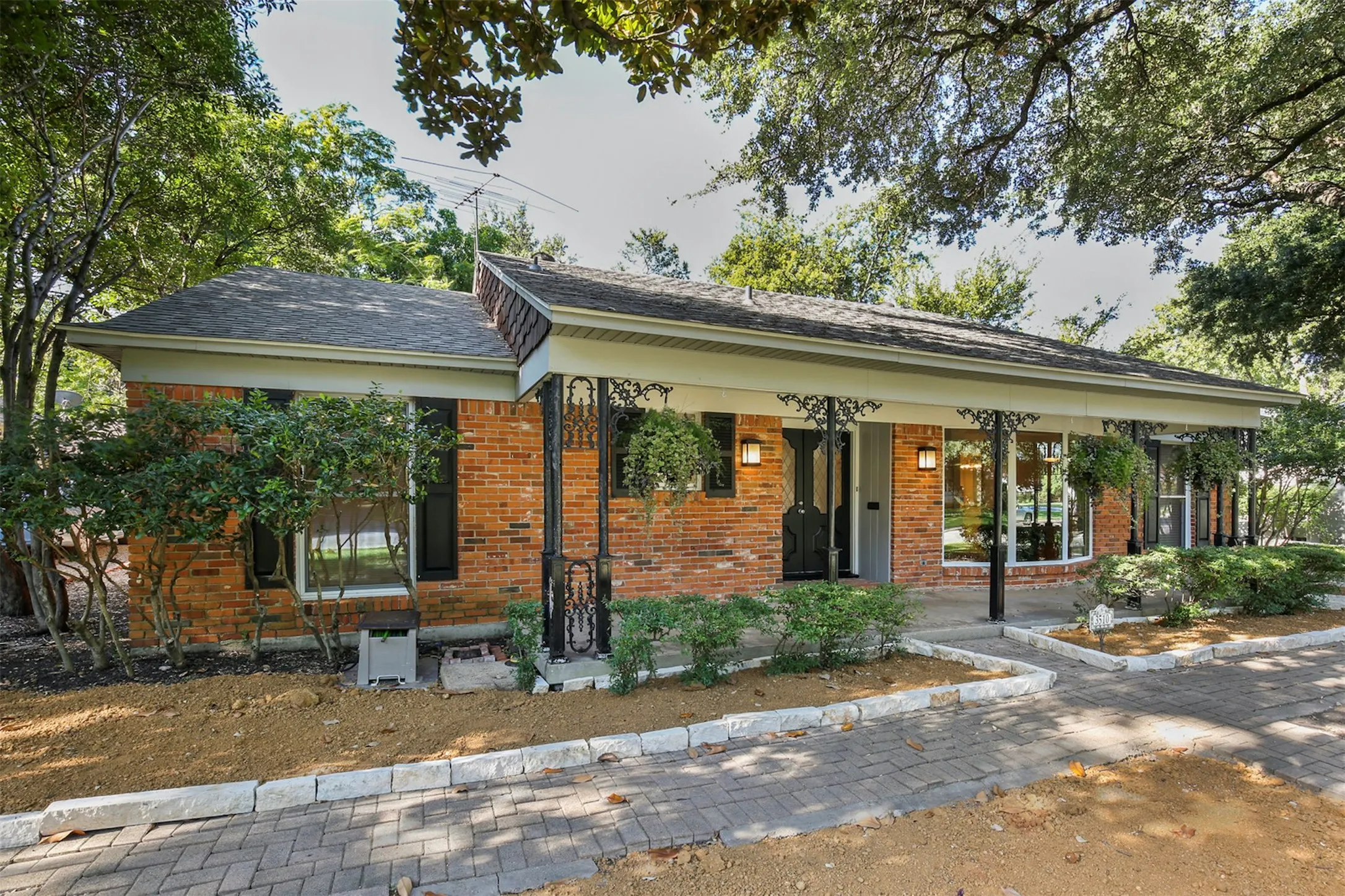 Single Family Residence For Rent in Dallas County , 3510 Princess Lane, Dallas, Texas 75229, 3 Bedroom, 2 Bathroom, 2 Garage spaces, 1,908 Sqft, built in 1957, mls#21417768, Real Estate Agent in Dallas, Homes For Rent in Dallas county, Homes For Rent in Dallas, Realtor in Dallas Texas, Real Estate Brokerage Independent Realty Texas, Luminita Cordes Realtor