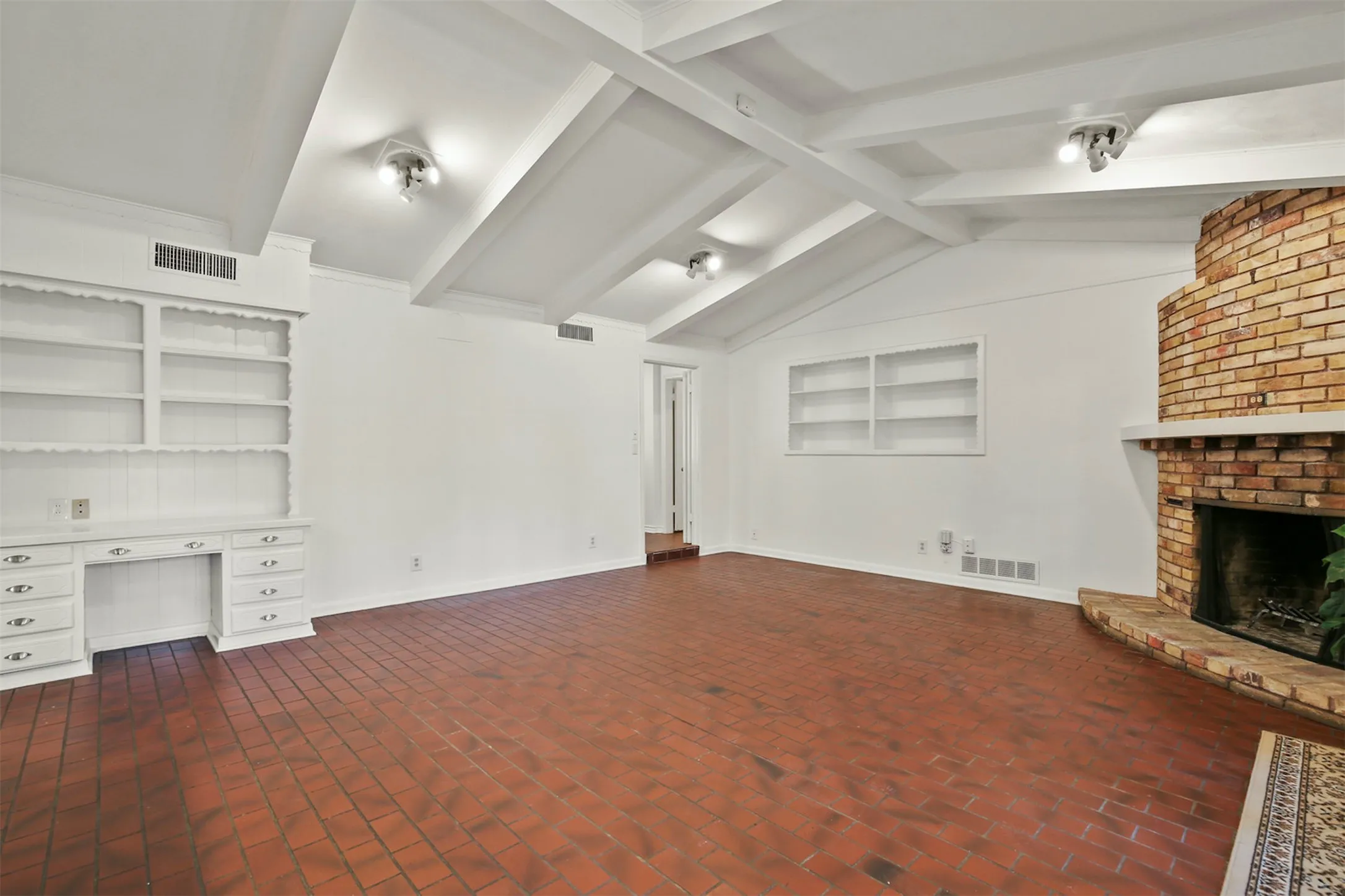 Single Family Residence For Rent in Dallas County , 3510 Princess Lane, Dallas, Texas 75229, 3 Bedroom, 2 Bathroom, 2 Garage spaces, 1,908 Sqft, built in 1957, mls#21417768, Real Estate Agent in Dallas, Homes For Rent in Dallas county, Homes For Rent in Dallas, Realtor in Dallas Texas, Real Estate Brokerage Independent Realty Texas, Luminita Cordes Realtor