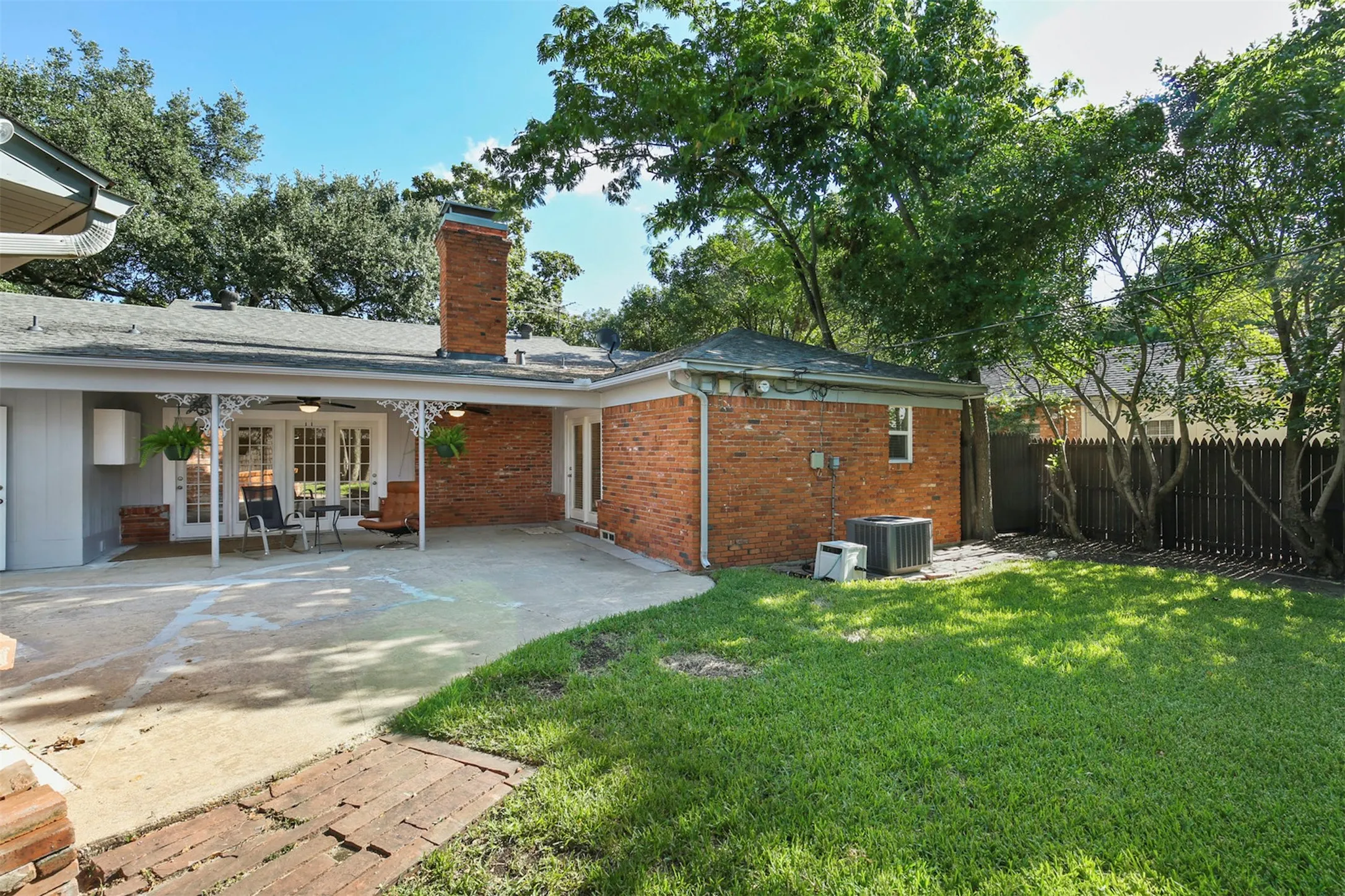Single Family Residence For Rent in Dallas County , 3510 Princess Lane, Dallas, Texas 75229, 3 Bedroom, 2 Bathroom, 2 Garage spaces, 1,908 Sqft, built in 1957, mls#21417768, Real Estate Agent in Dallas, Homes For Rent in Dallas county, Homes For Rent in Dallas, Realtor in Dallas Texas, Real Estate Brokerage Independent Realty Texas, Luminita Cordes Realtor