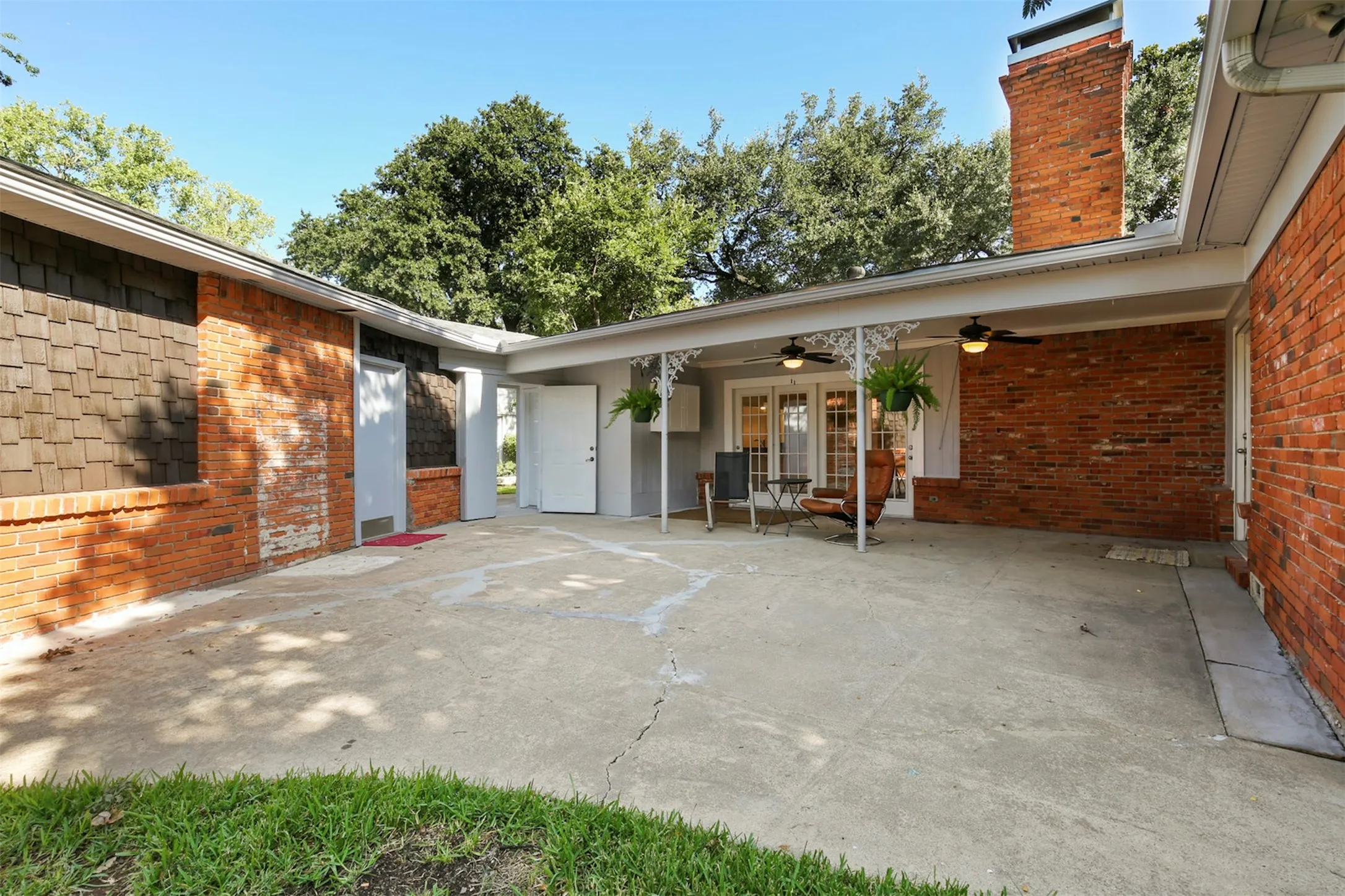 Single Family Residence For Rent in Dallas County , 3510 Princess Lane, Dallas, Texas 75229, 3 Bedroom, 2 Bathroom, 2 Garage spaces, 1,908 Sqft, built in 1957, mls#21417768, Real Estate Agent in Dallas, Homes For Rent in Dallas county, Homes For Rent in Dallas, Realtor in Dallas Texas, Real Estate Brokerage Independent Realty Texas, Luminita Cordes Realtor