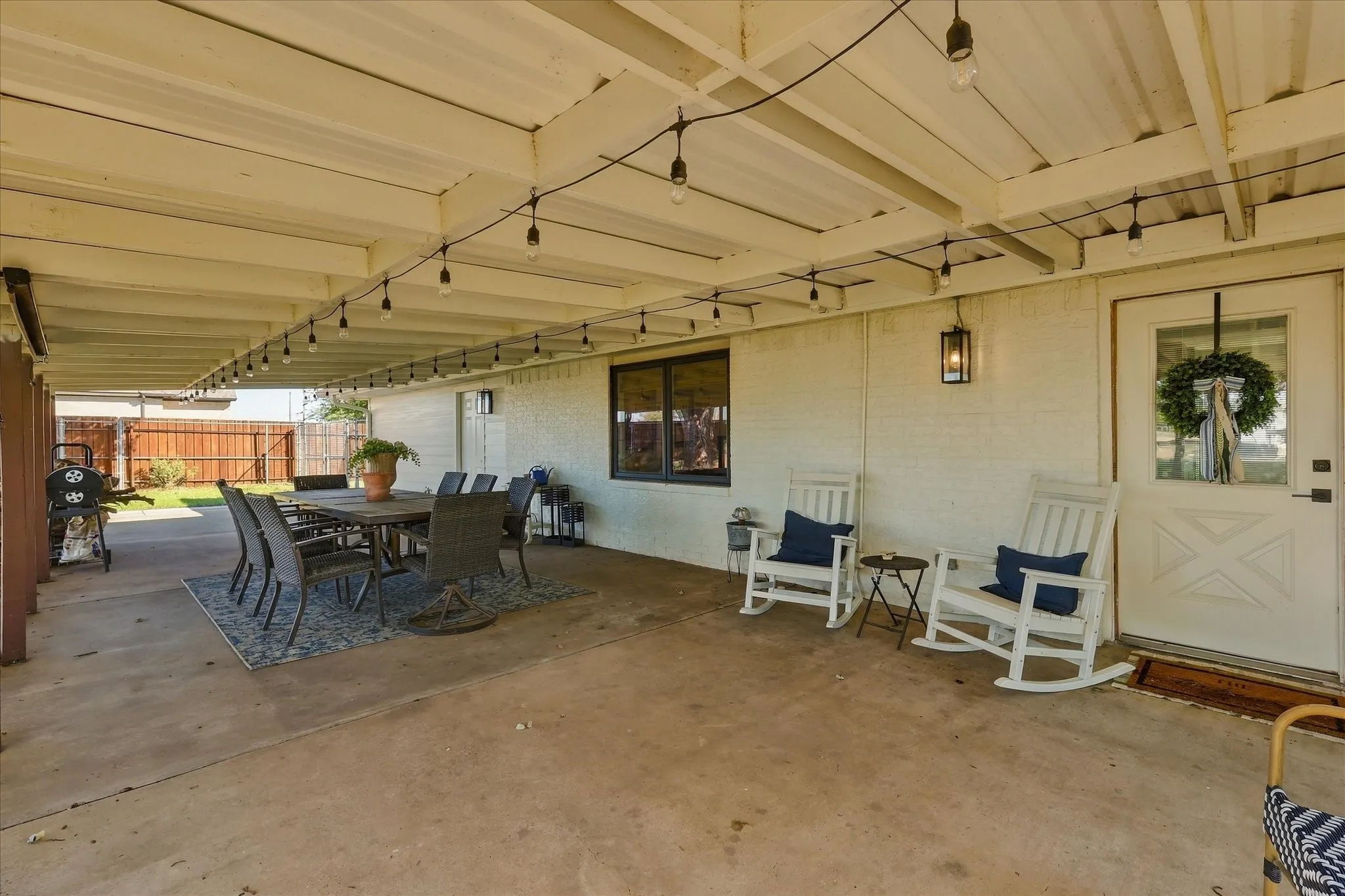 Single Family Residence For Sale in Parker County , 2004 Adams Lane S, Azle, Texas 76020, 2 Bedroom, 3 Bathroom, 2 Garage spaces, 1,846 Sqft, built in 1977, mls#21417373, Real Estate Agent in Azle, Homes For Sale in Parker county, Homes For Sale in Azle, Realtor in Azle Texas, Real Estate Brokerage Independent Realty Texas, Luminita Cordes Realtor