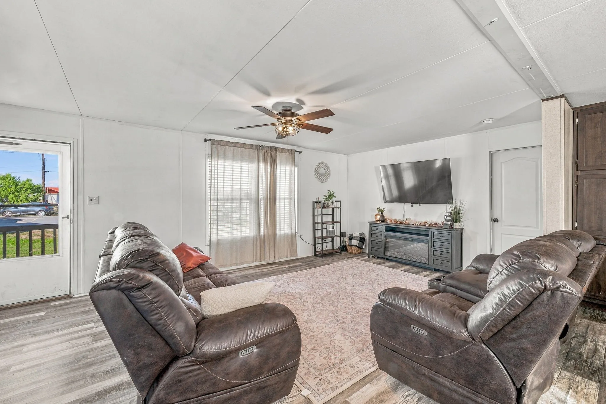 Manufactured Home For Sale in Erath County , 160 Buckskin Court, Stephenville, Texas 76401, 3 Bedroom, 2 Bathroom, Garage spaces, 1,456 Sqft, built in 2018, mls#21359104, Real Estate Agent in Stephenville, Homes For Sale in Erath county, Homes For Sale in Stephenville, Realtor in Stephenville Texas, Real Estate Brokerage Independent Realty Texas, Luminita Cordes Realtor